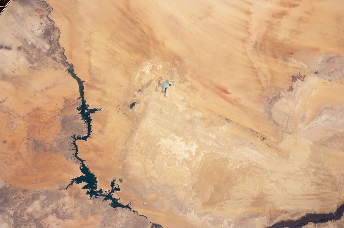 Astronaut photograph of Lake Nasser as a dark winding band and the small remaining Toshka Lakes in the Sahara Desert, June 2012