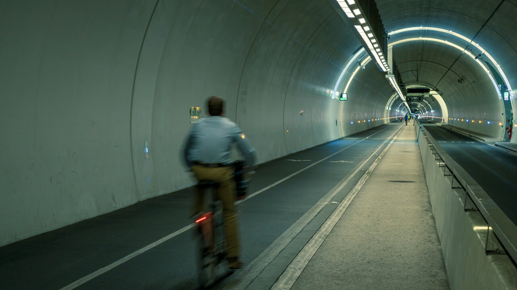 Carril bici subterraneo