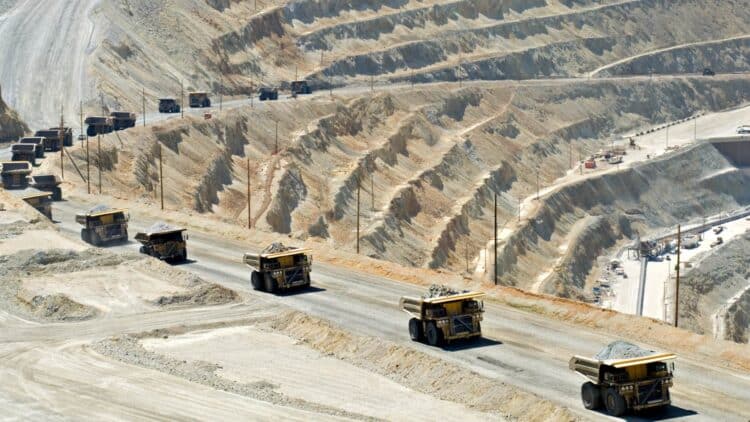 Hallaron la madre de todas las minas en Asia: Brotarán más de 130 000 millones de la tierra 1 Minas