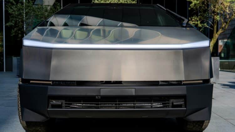 Para salvar a Tesla de su peor error, Elon lo arriesga todo: Utiliza sus otras compañías para lo impensable 1 Tesla