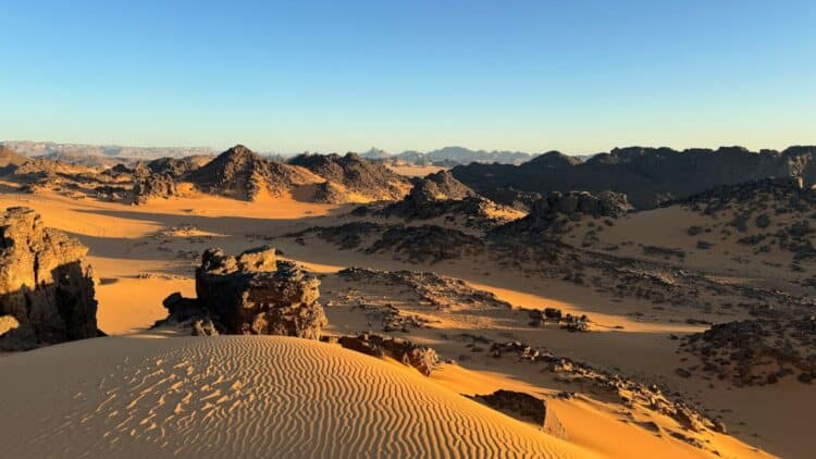 El megaproyecto de 7000 millones: Atravesará el gran desierto para conectar los mares 1 Paisaje desértico