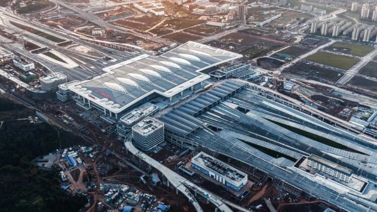 6700 millones para construir la mayor del planeta: 170 campos de fútbol para mover 16 000 pasajeros por hora 1 Enorme estación china