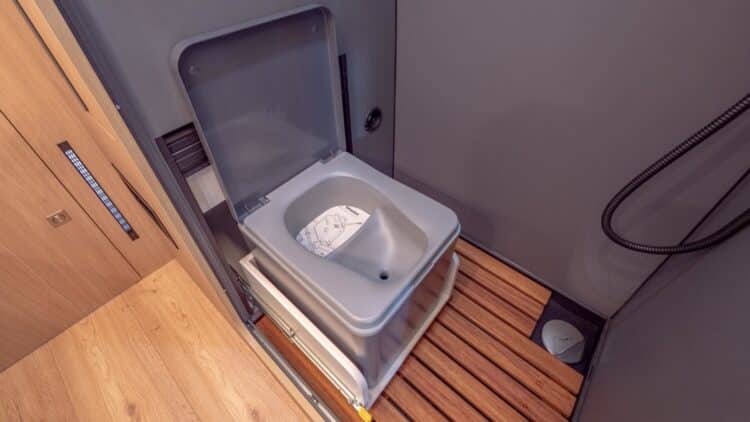 El dispositivo que supera la ficción: Convierte ese líquido amarillo en niebla limpia 1 Dispositivo