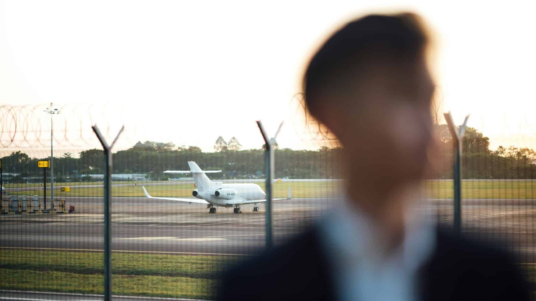 Persona en el aeropuerto