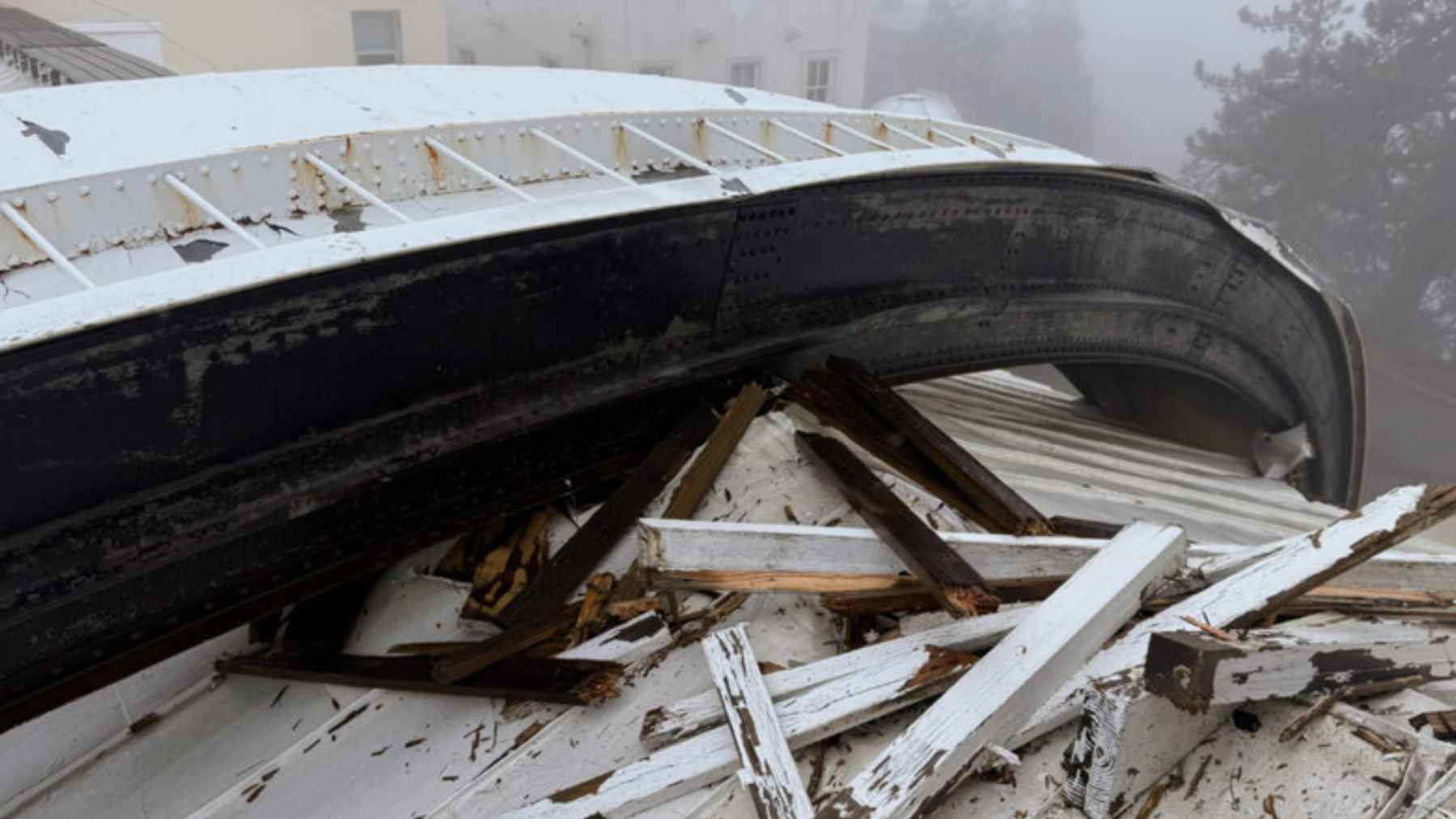 Daños en la cúpula del Observatorio Lick tras vientos de 183 km/h