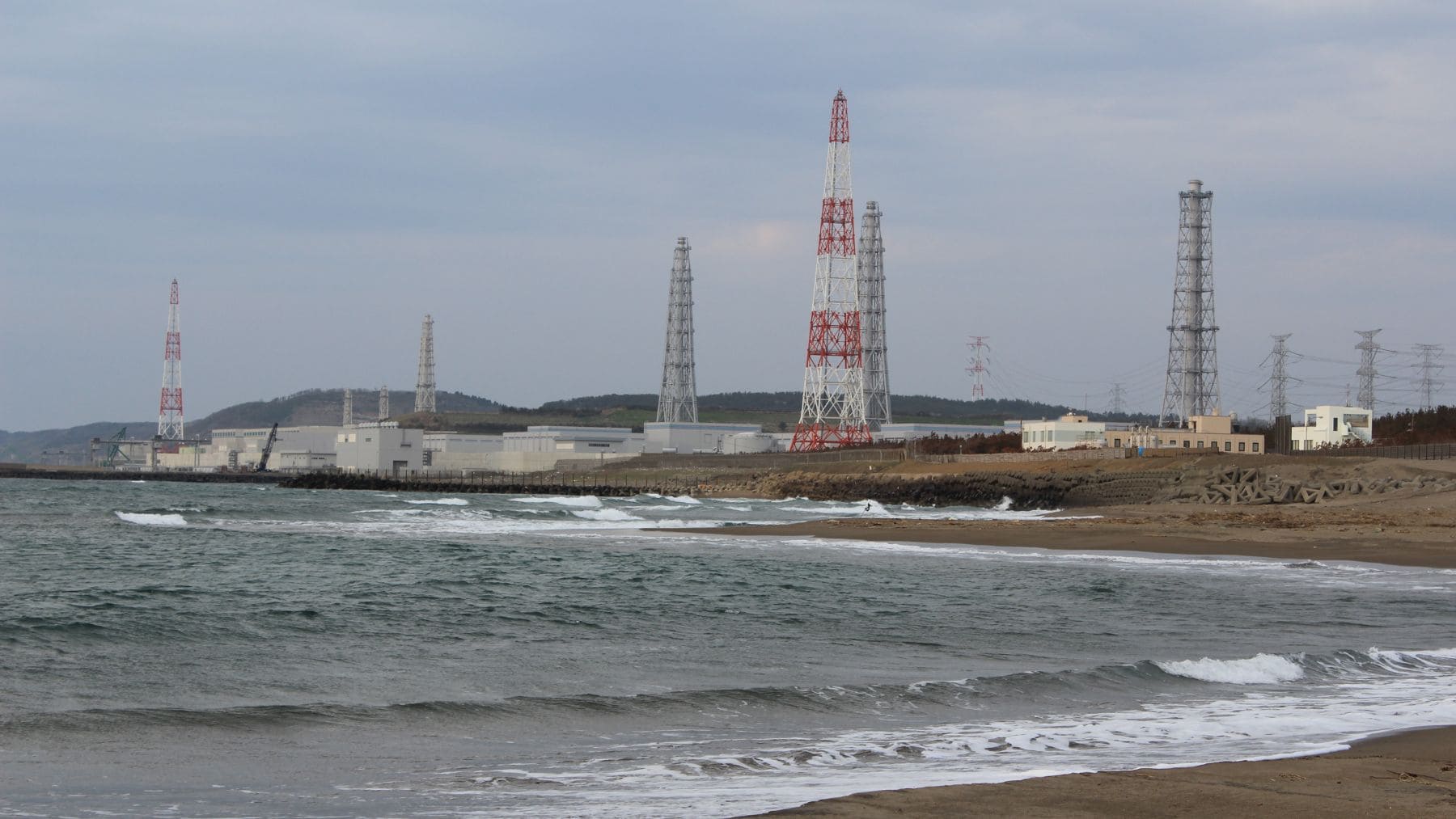 “Vista de la central nuclear de Kashiwazaki Kariwa en la costa de Japón”