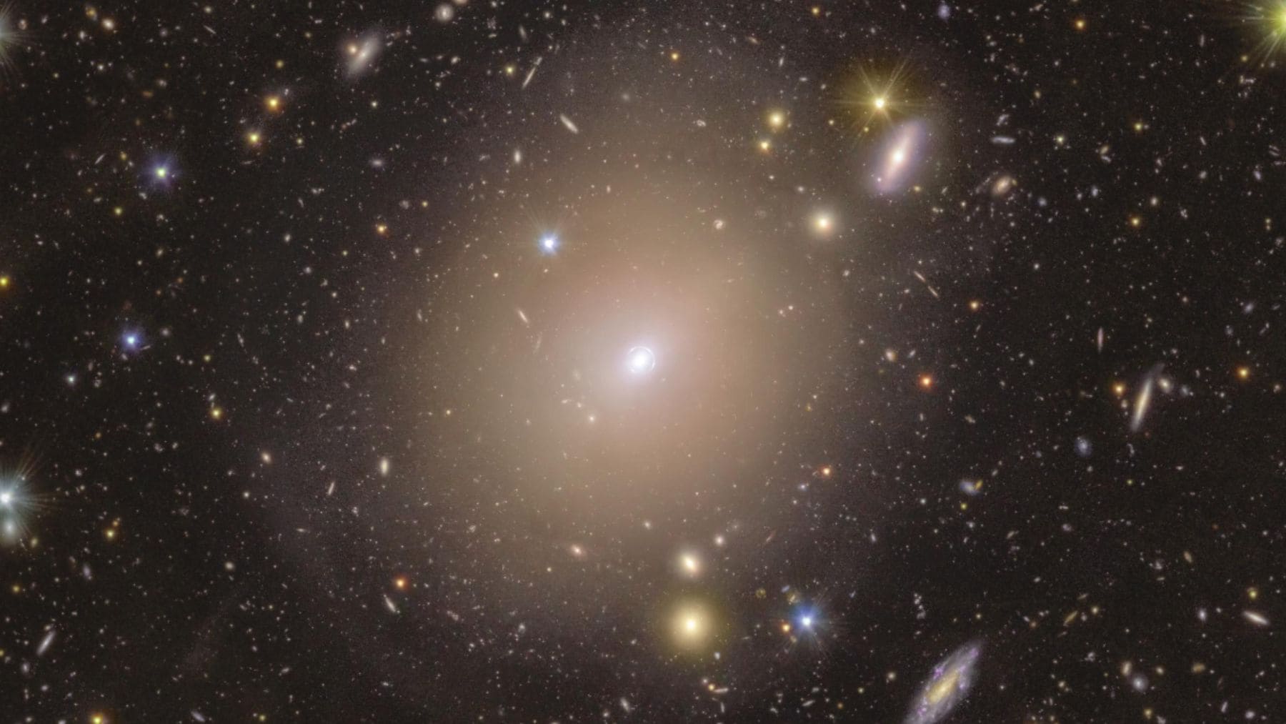 Anillo de Einstein captado por el telescopio Euclid alrededor de la galaxia NGC 6505.