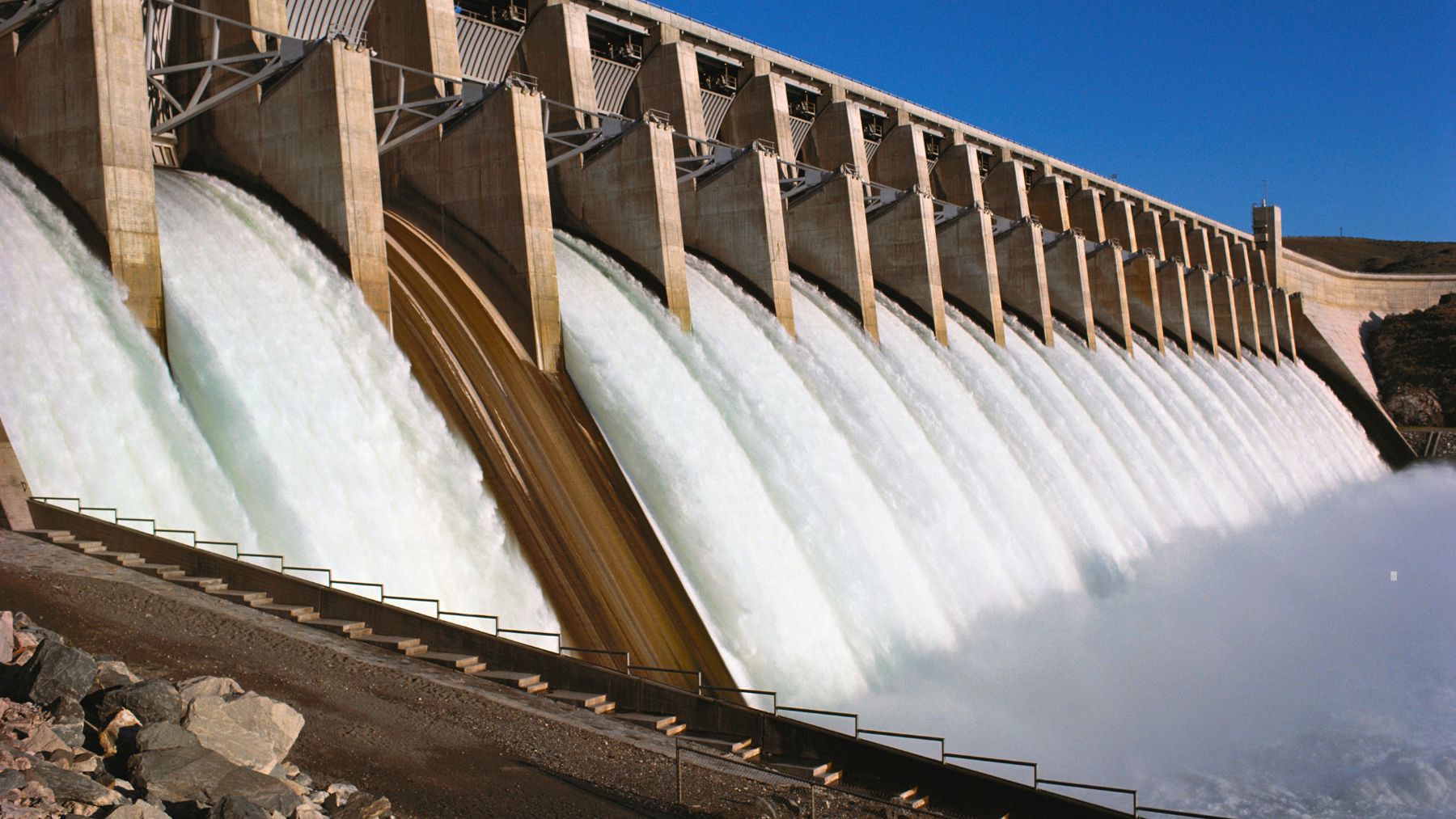 Presa hidroeléctrica utilizada como imagen ilustrativa de un proyecto energético en la Patagonia argentina.