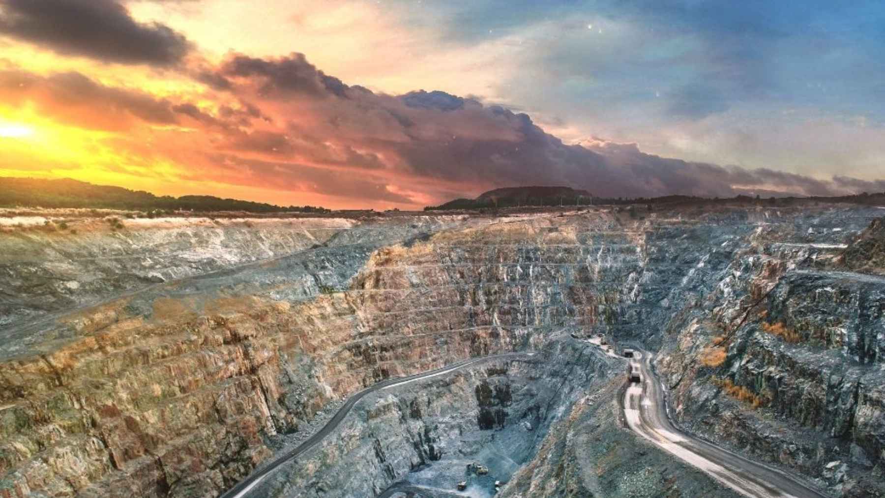 Mina a cielo abierto en Hamersley que ilustra el mayor yacimiento de hierro descubierto en Australia Occidental