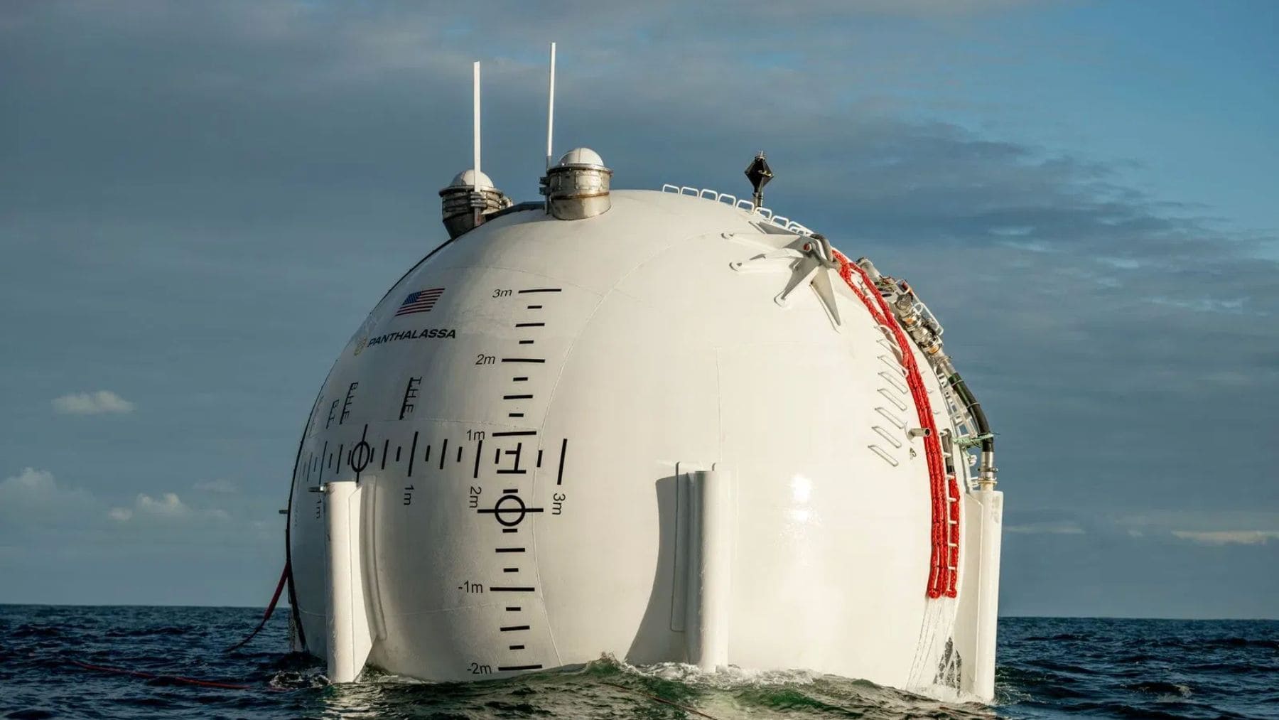 Ocean 2, boya esférica gigante de Panthalassa probada en el mar de EEUU para generar energía renovable con olas