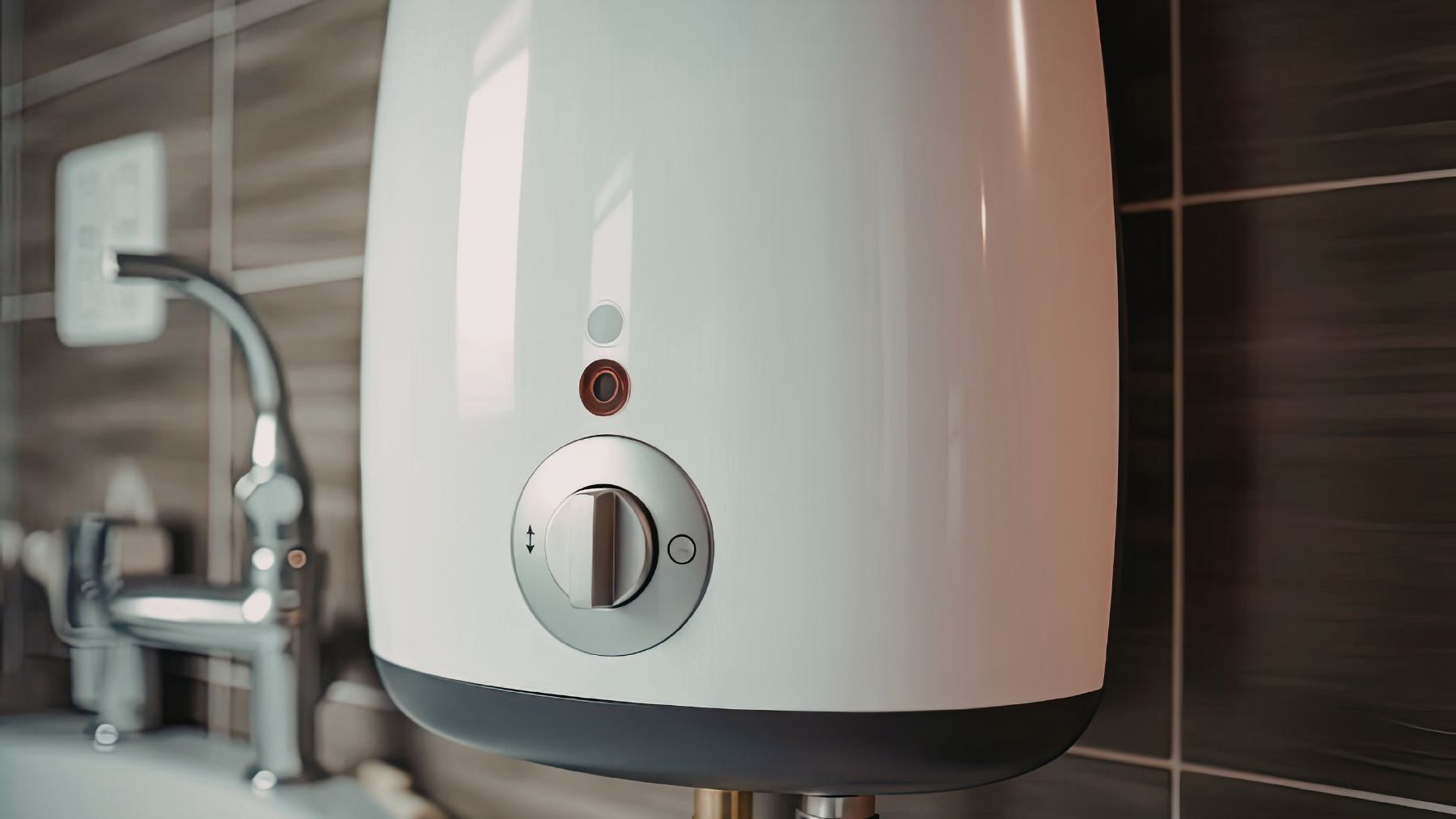 Termo eléctrico doméstico instalado en una vivienda, uno de los aparatos que más energía consume.