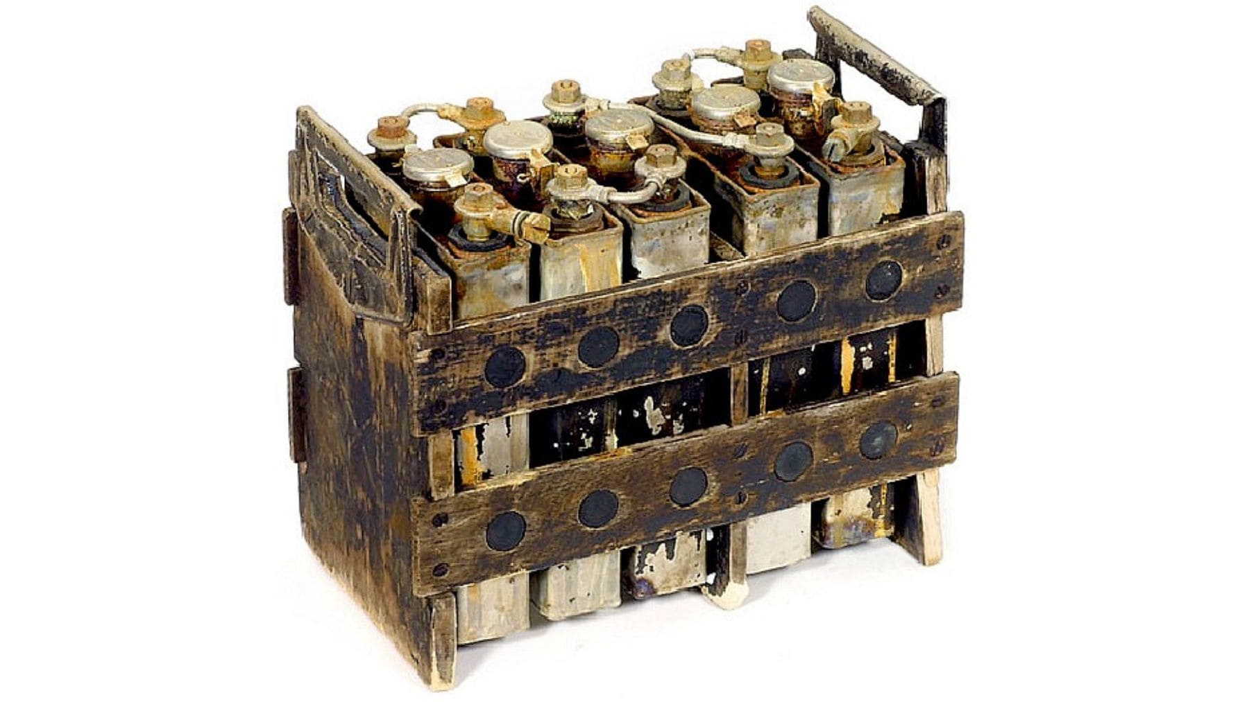 Batería original de níquel-hierro desarrollada por Thomas Edison a comienzos del siglo XX.