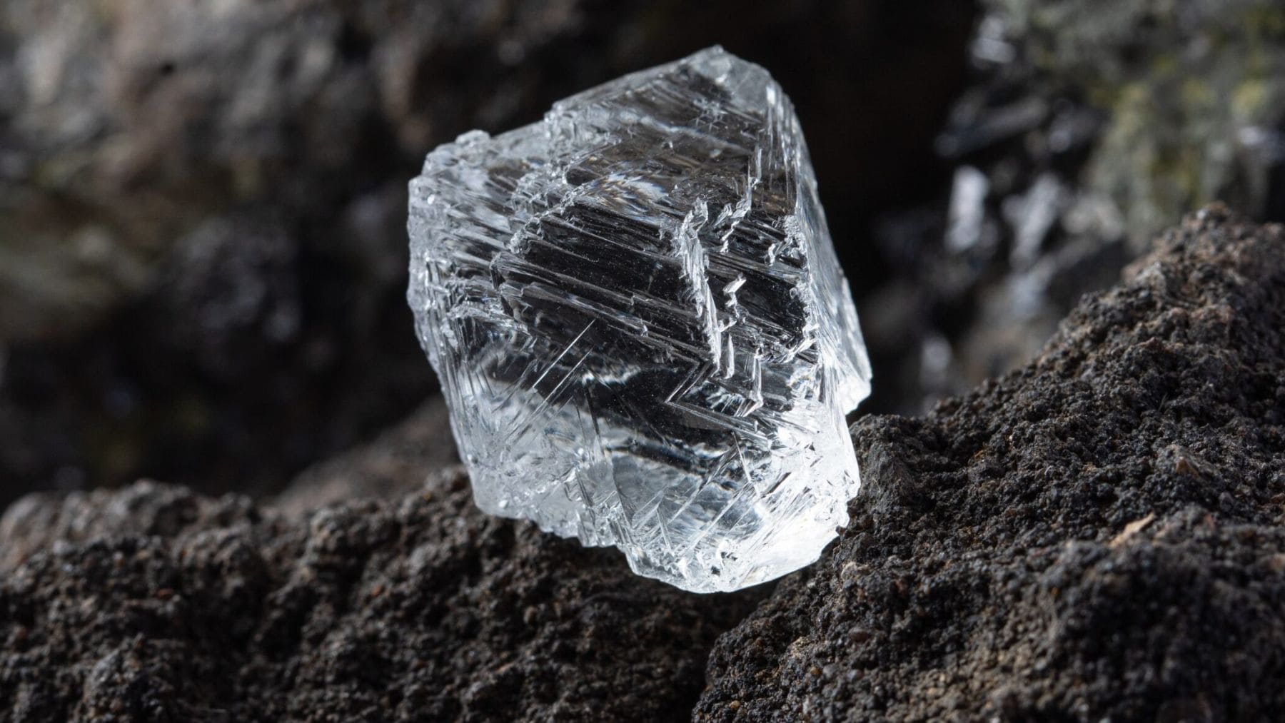 Diamante en bruto de 37,41 quilates hallado en la mina Karowe de Botsuana.