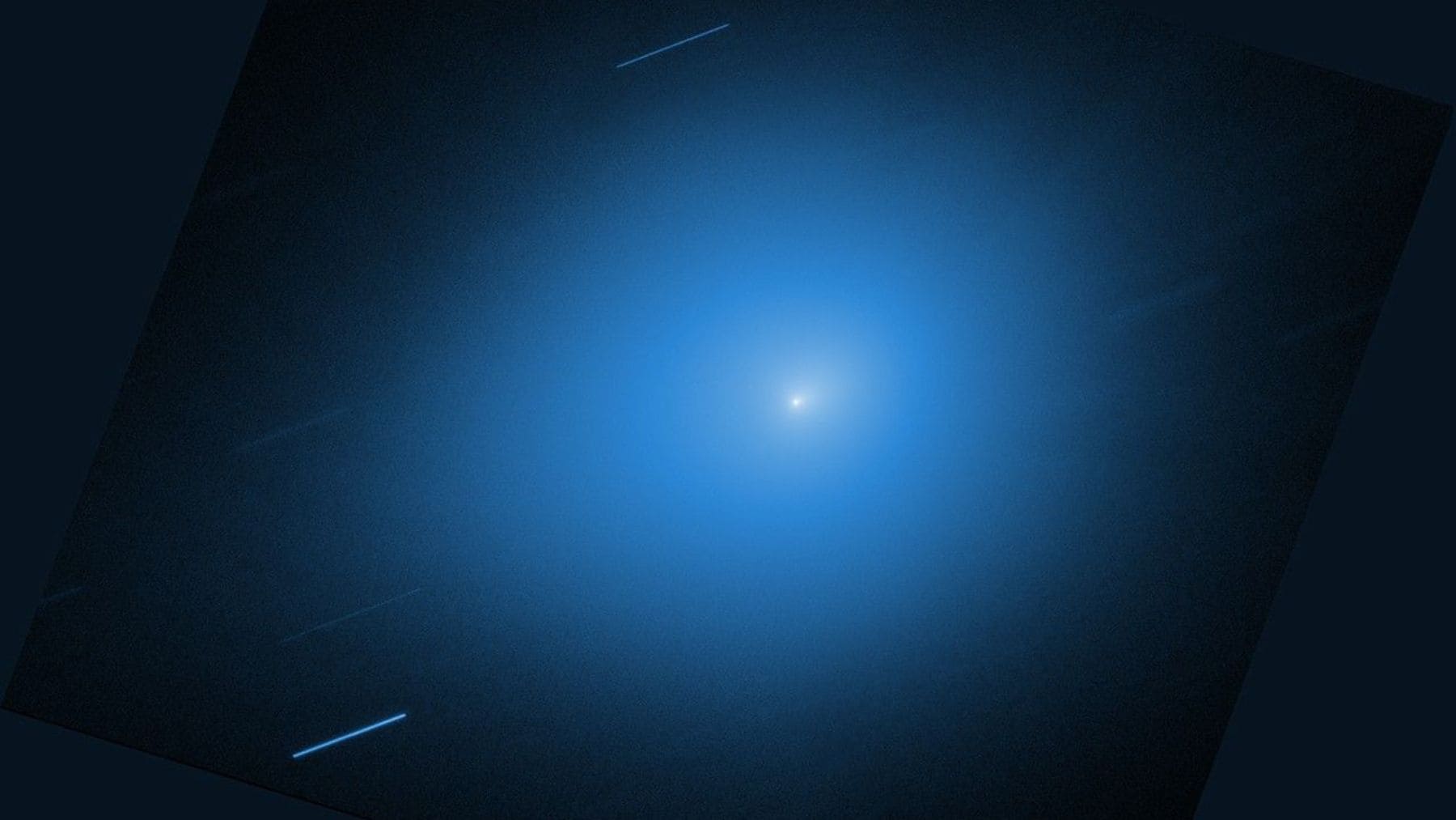 Imagen del cometa interestelar 3I/ATLAS captada por el telescopio Hubble mostrando su coma azulada.