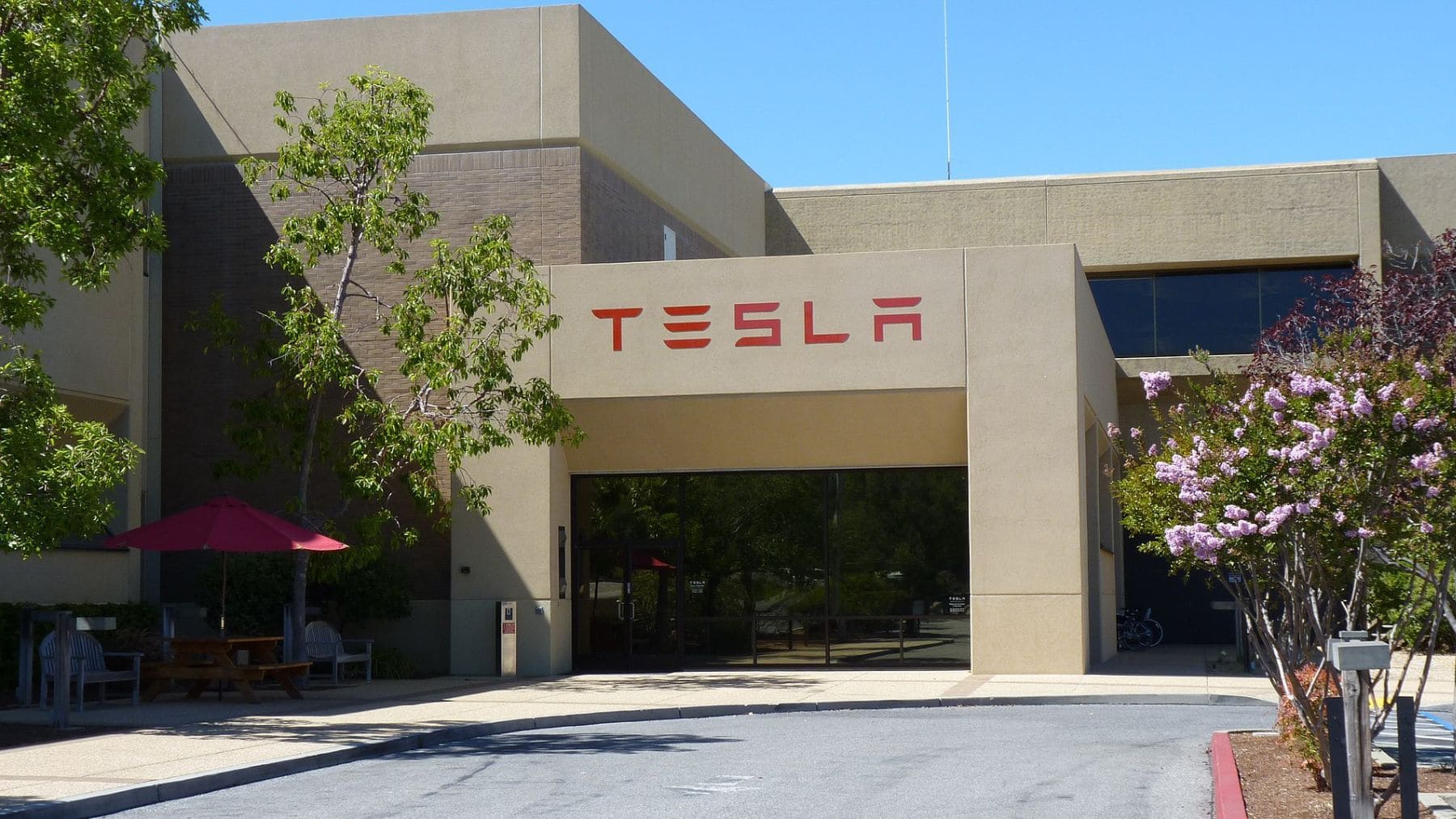 Sede de Tesla en Estados Unidos en plena crisis de ventas del Cybertruck.