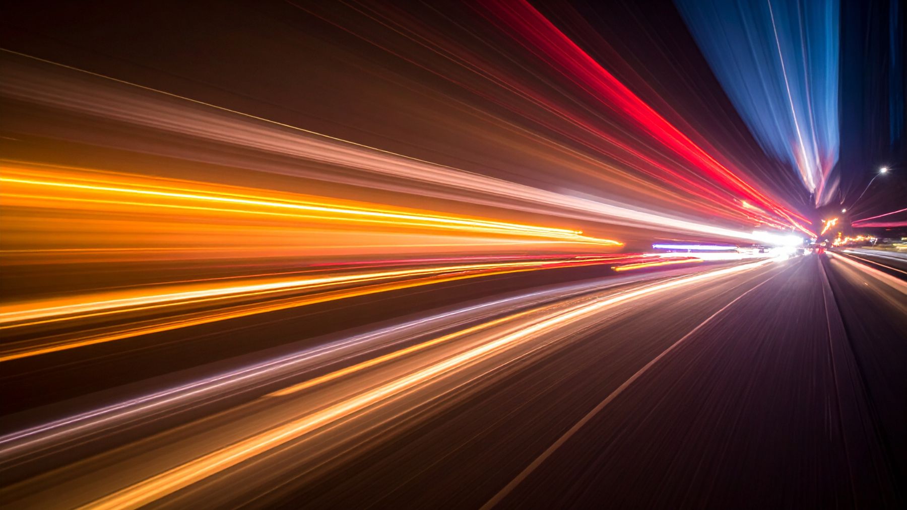 Representación de viaje a velocidad de la luz asociada a la teoría del motor warp y la deformación del espacio-tiempo.