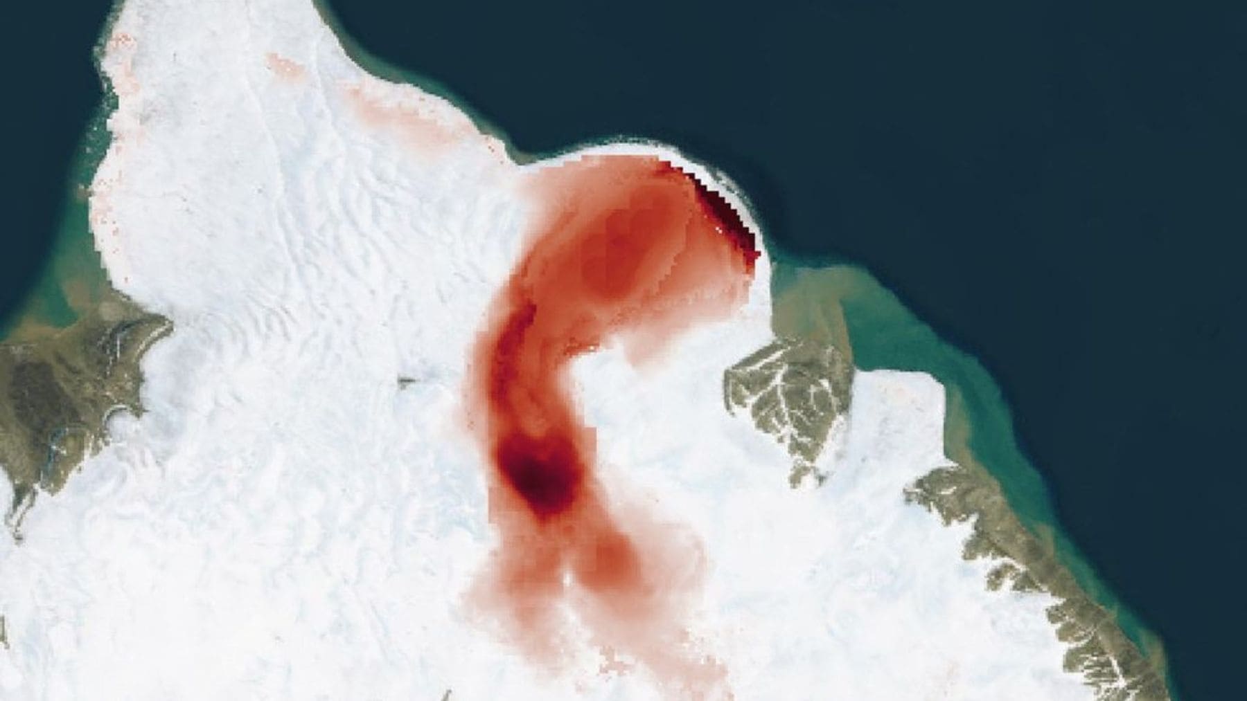 Mapa satelital de la NASA que muestra en rojo la aceleración del glaciar Stonebreen en Svalbard.