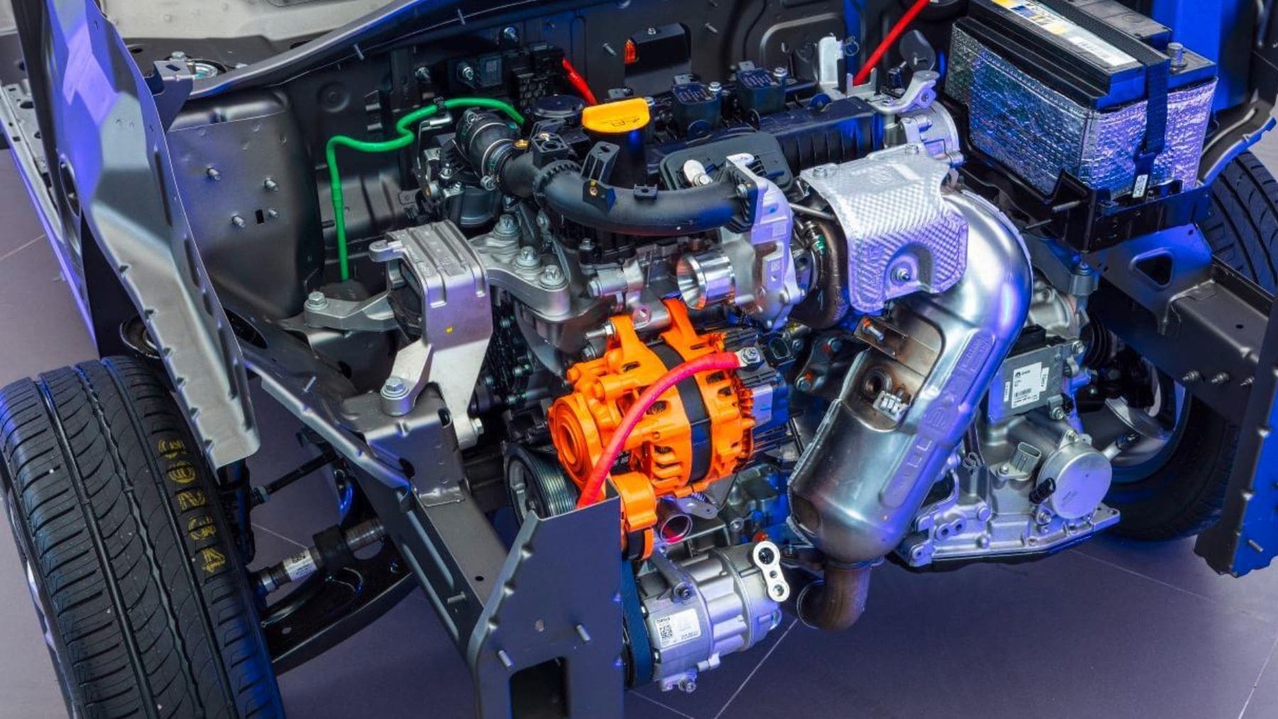 Motor híbrido 48V de Stellantis con componentes eléctricos implicados en el riesgo de incendio.