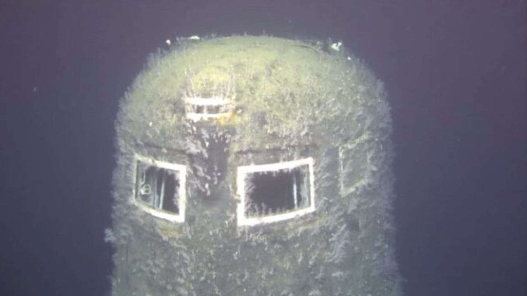 Submarino nuclear soviético K-278 Komsomolets hundido en el mar de Noruega con fuga radiactiva detectada.