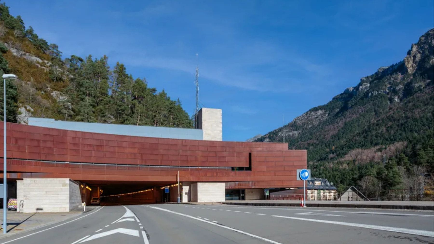 Entrada del túnel de Somport que conecta España y Francia con 8,6 kilómetros de longitud.