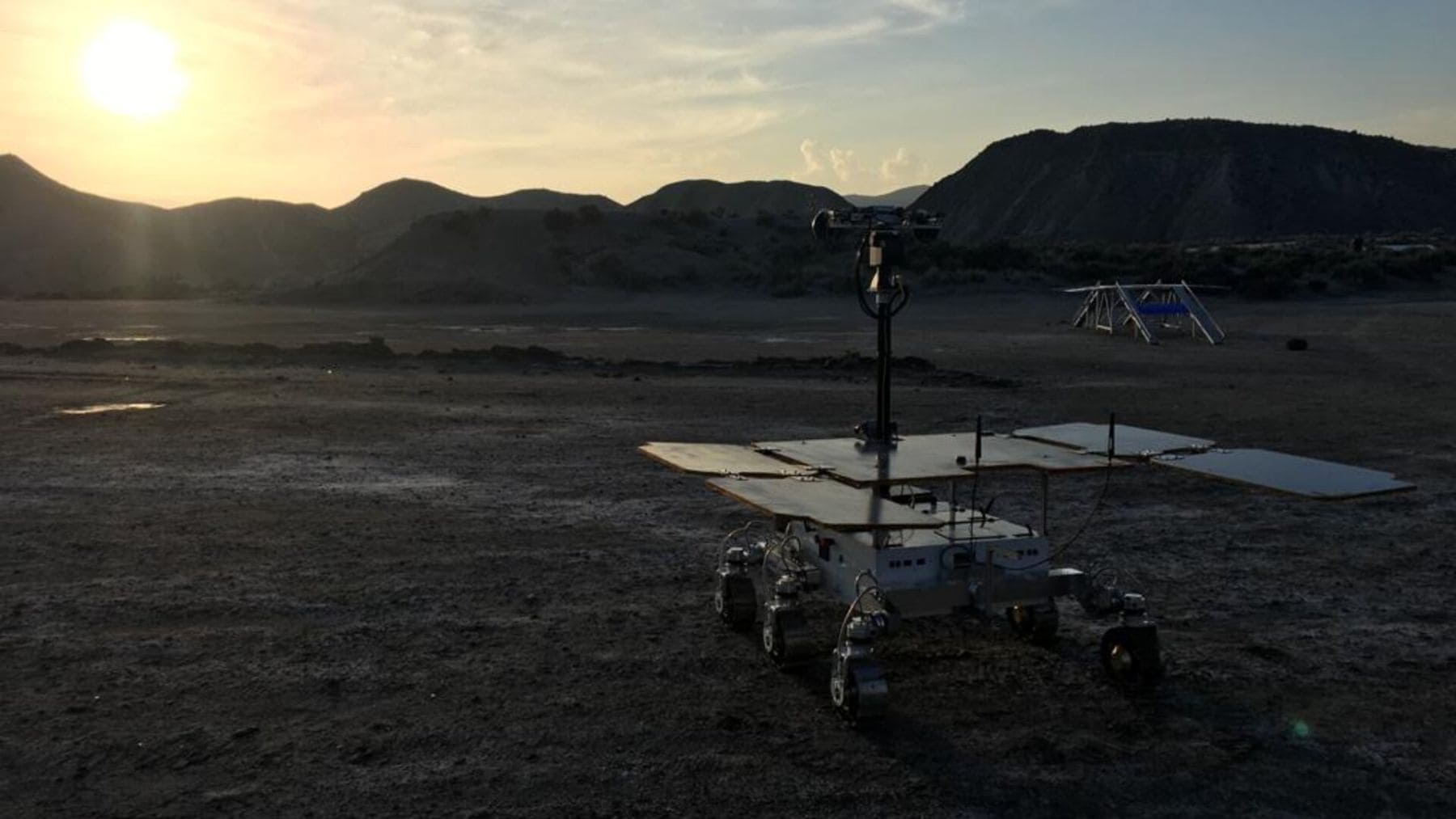 Rover en el desierto de Tabernas en Almería, zona usada como análogo de Marte para estudios científicos.