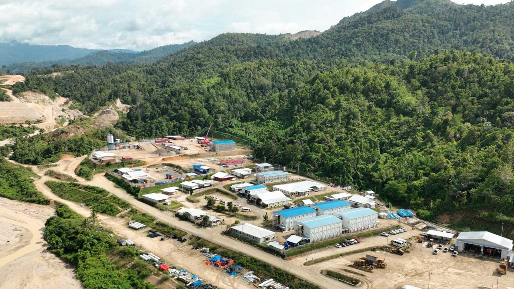 Vista aérea de la mina de oro Pani en Indonesia donde se ha descubierto un nuevo yacimiento aurífero en Kolokoa.