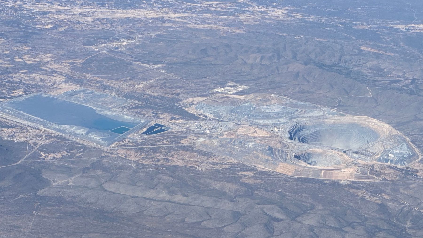 Vista aérea de la mina Peñasquito en México, uno de los mayores yacimientos de oro del mundo con producción millonaria.