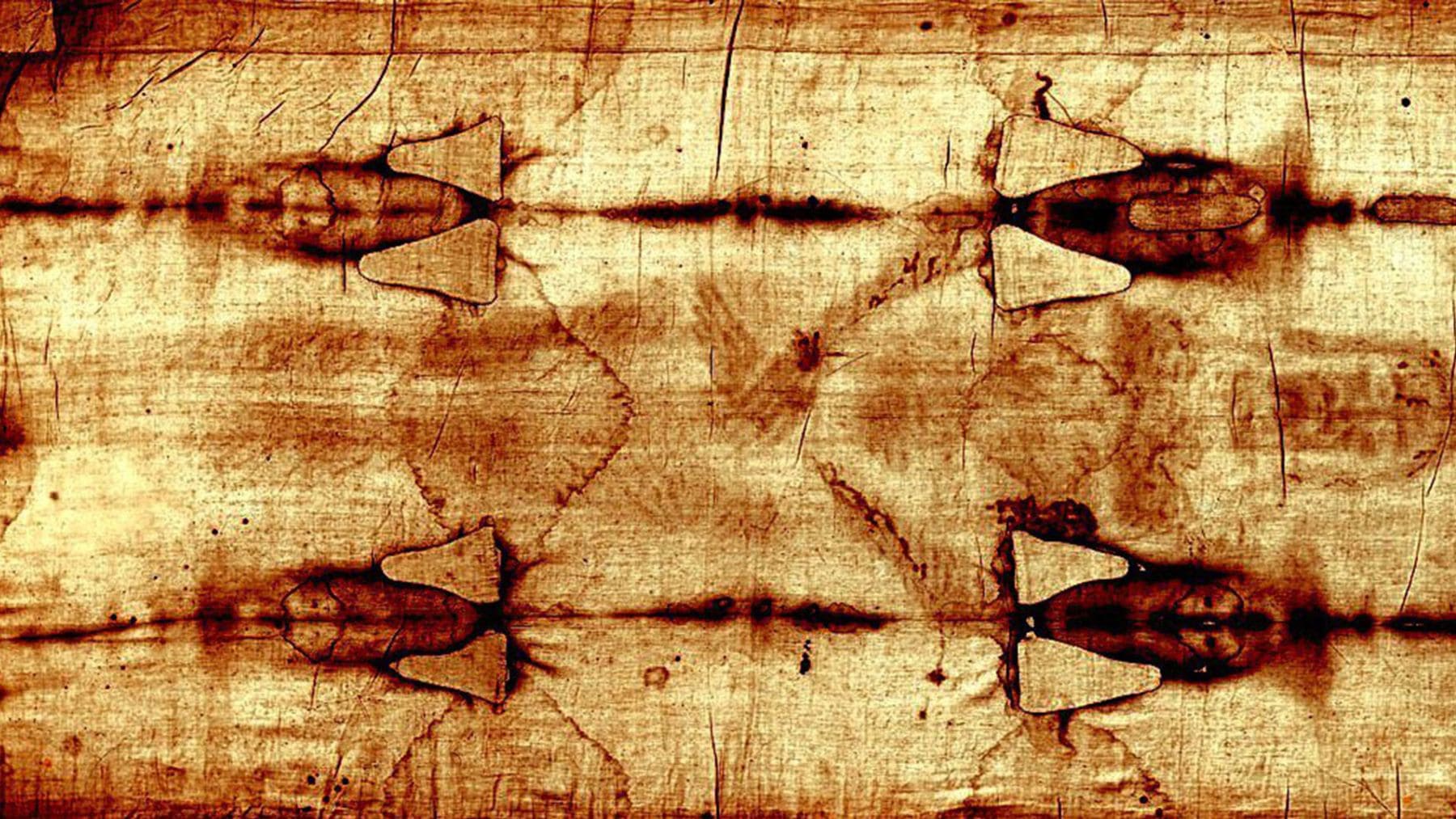 Sábana Santa de Turín con imagen frontal y dorsal tras análisis de ADN y carbono 14.
