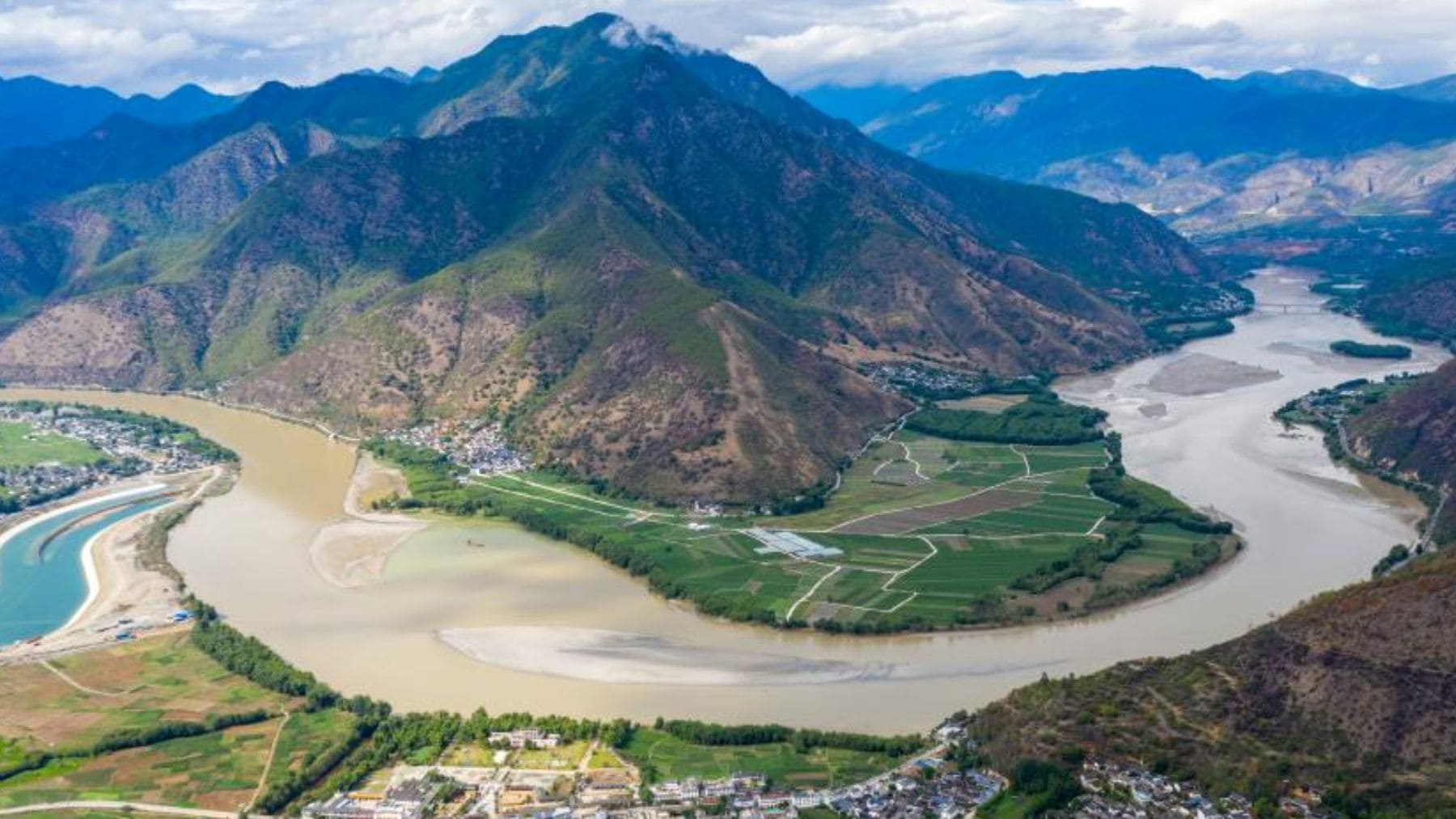 Trasvase de agua en Yunnan (China) desde el río Jinsha con red de túneles de 664 km para abastecimiento hídrico.
