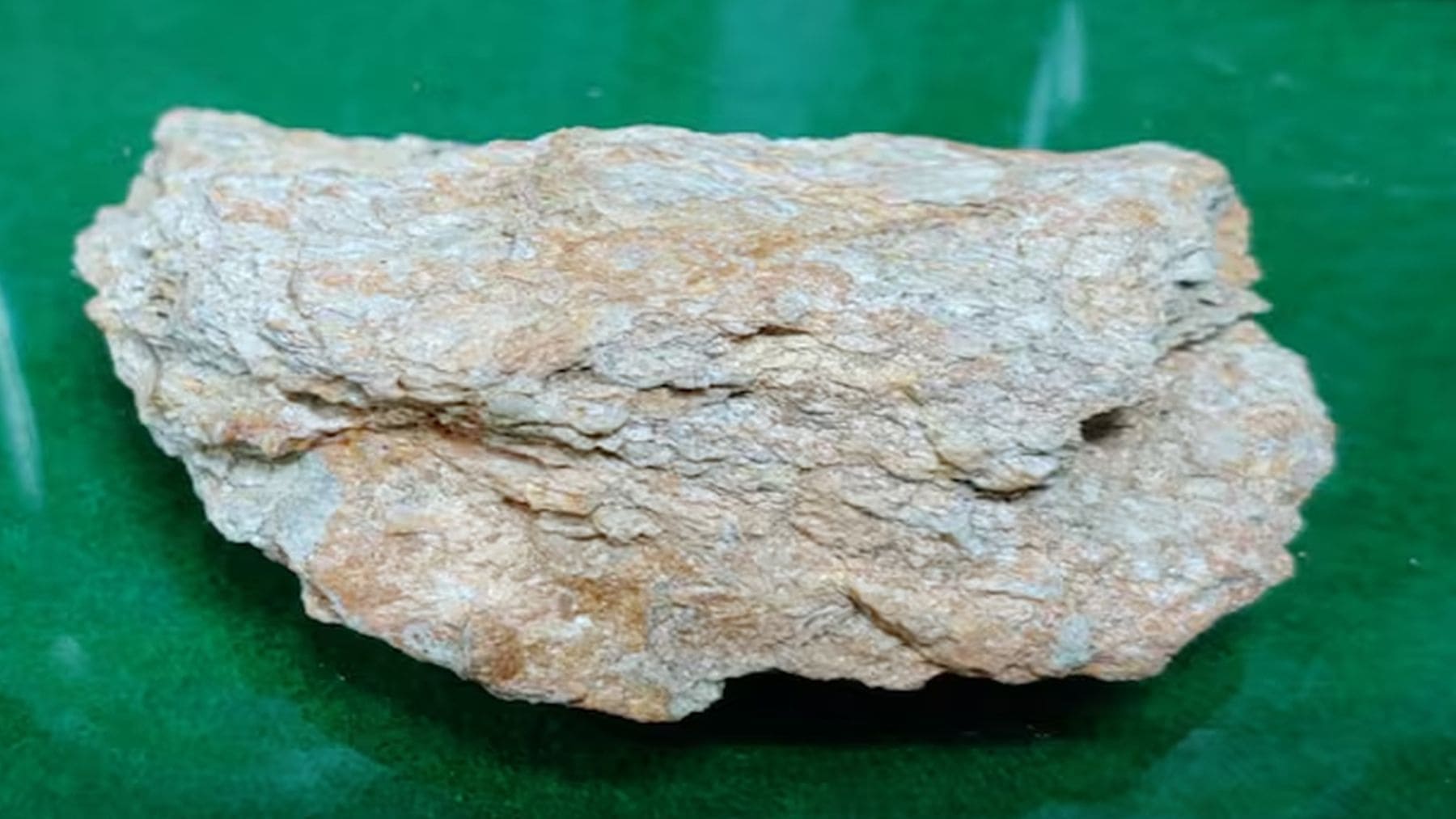 Muestra de ilita del yacimiento descubierto en Yeongdong, Corea del Sur, con más de 104 millones de toneladas.