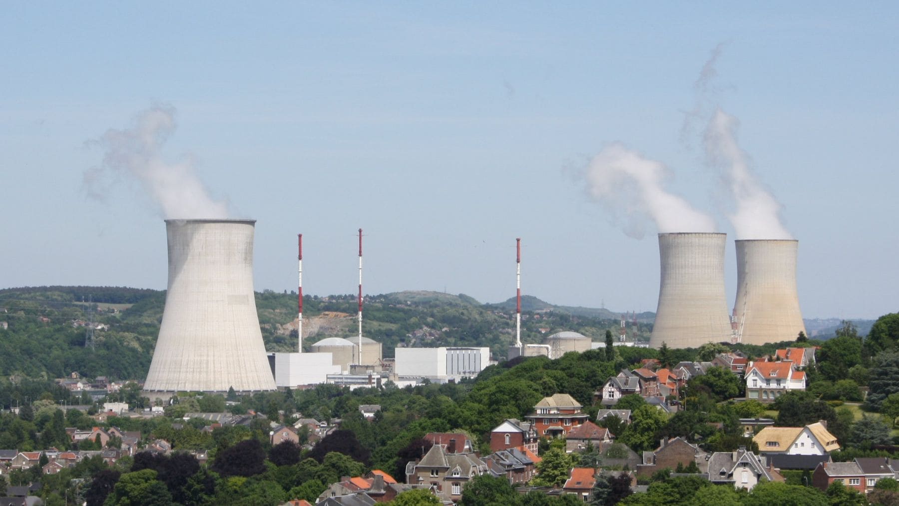 Central nuclear de Tihange en Bélgica durante las negociaciones de Bruselas para comprar los reactores