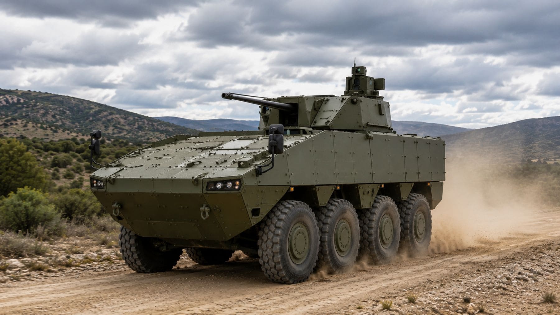 Vehículo blindado 8x8 Dragón de Indra durante unas pruebas militares en un entorno rural de España.