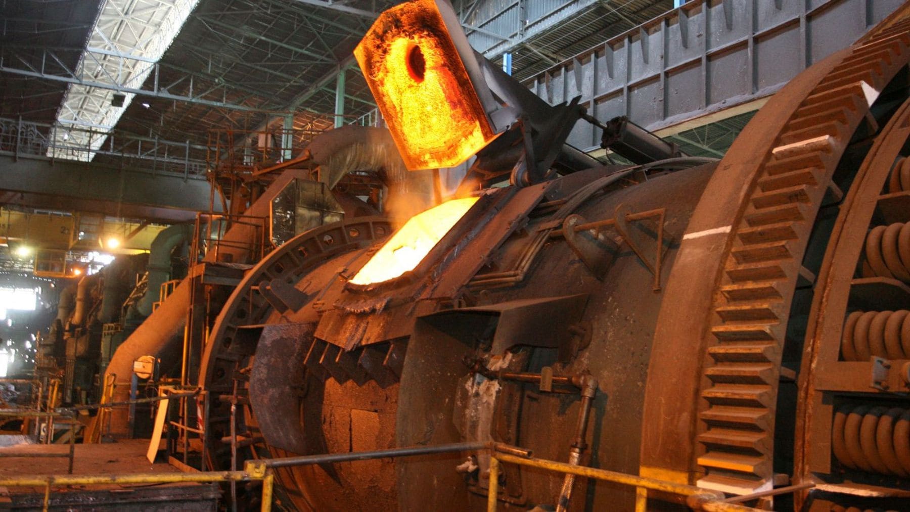 Horno industrial del CSIC utilizado para extraer cobre, plata y platino de residuos electrónicos.