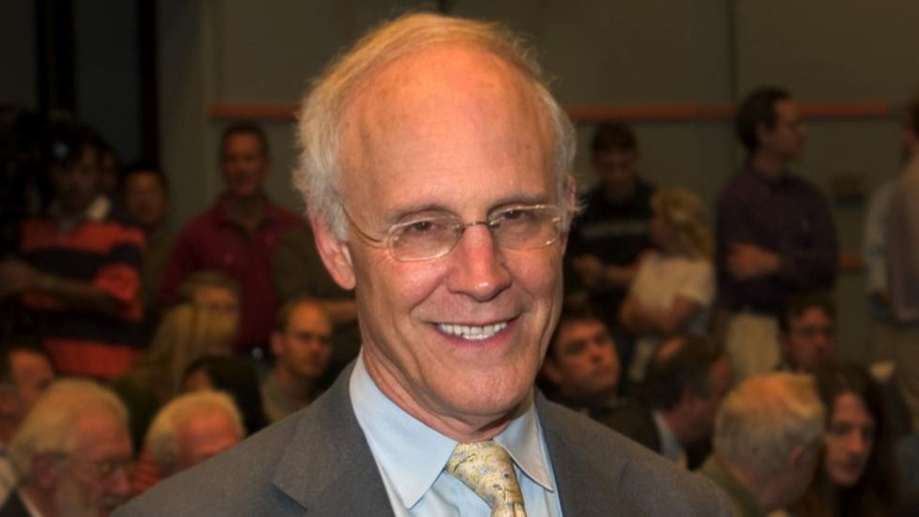 David Gross, Premio Nobel de Física, durante una conferencia sobre riesgos nucleares y futuro de la humanidad