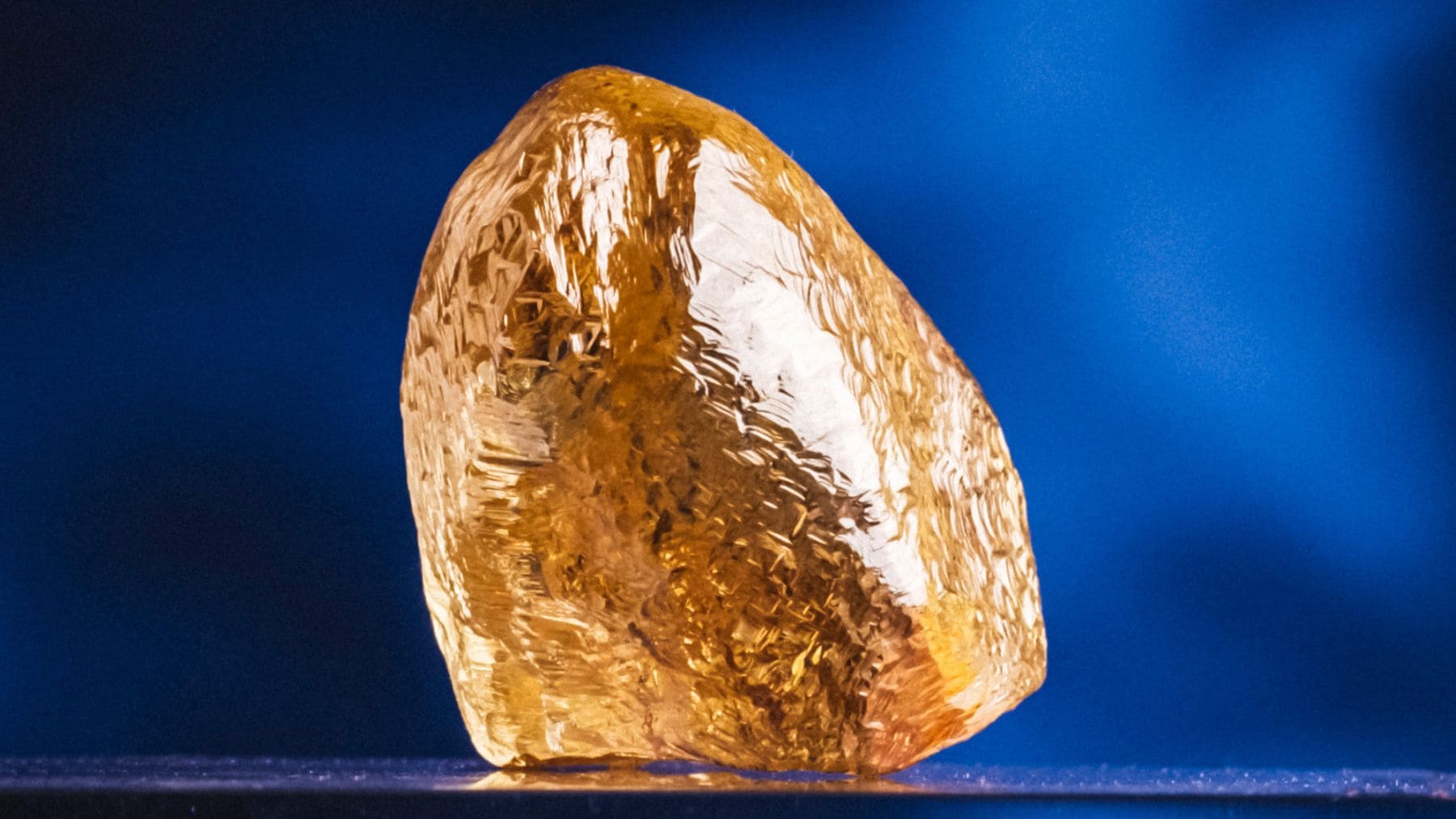 Diamante amarillo de 158 quilates hallado en la mina Diavik bajo el Círculo Polar Ártico.