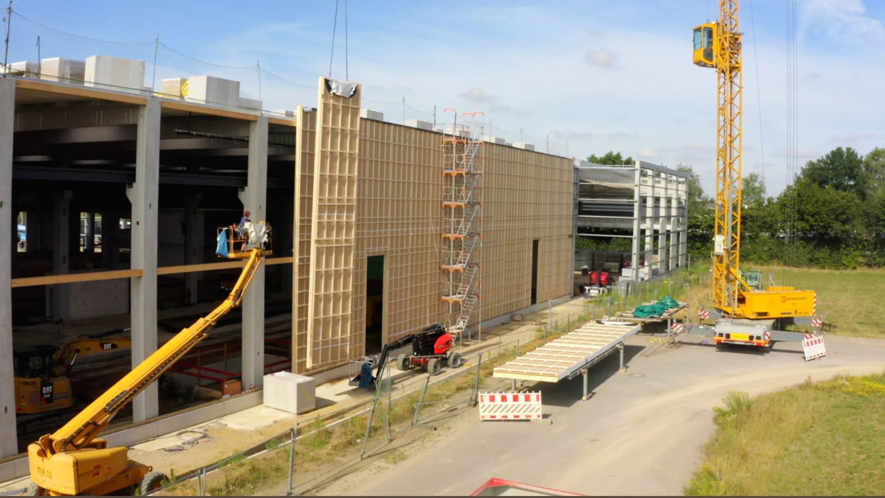 Estructura híbrida de madera y hormigón desarrollada en Europa para reducir peso y emisiones en edificios.
