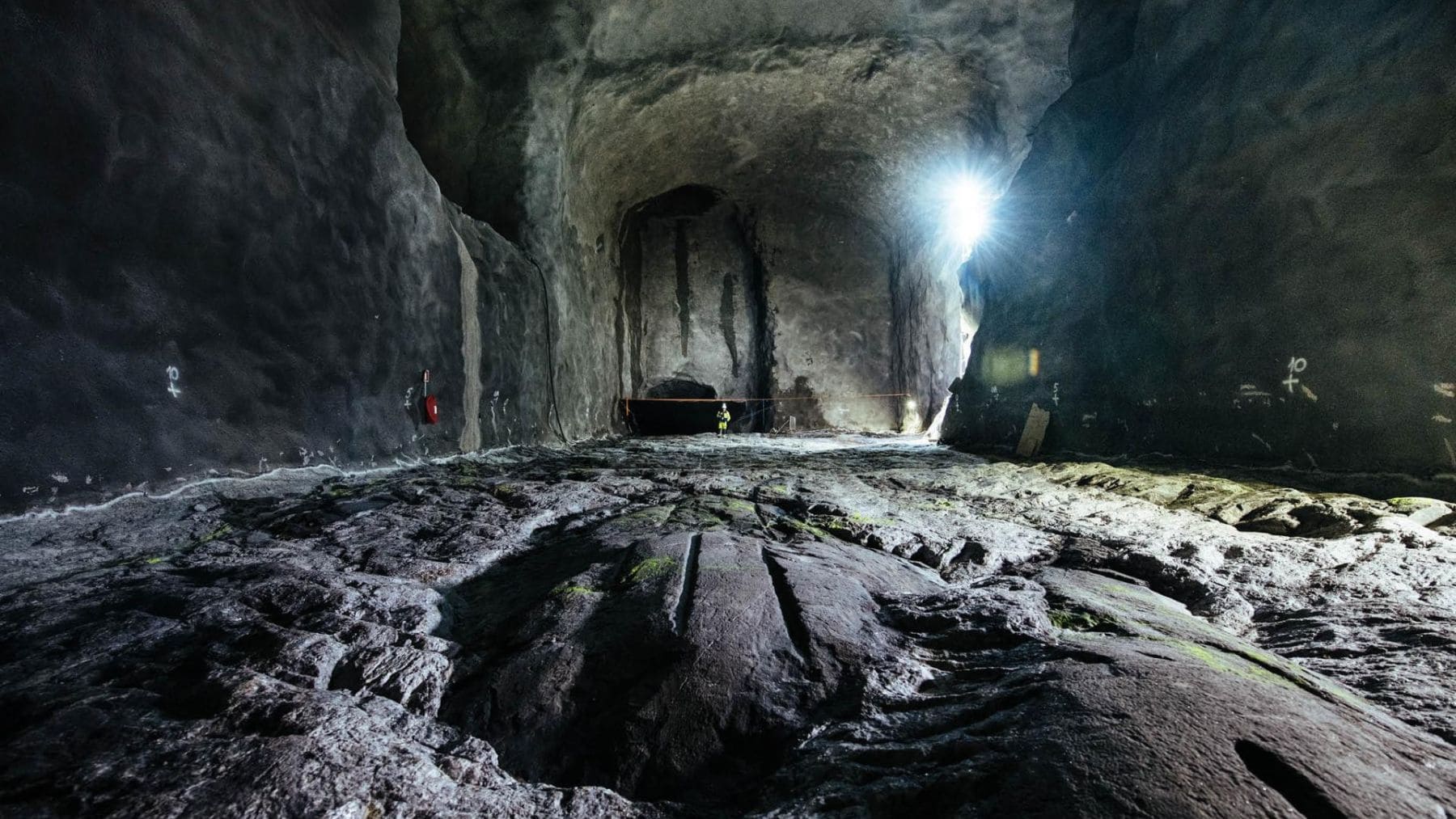 Interior de Onkalo, el almacén nuclear subterráneo de Finlandia situado a 430 metros bajo tierra.