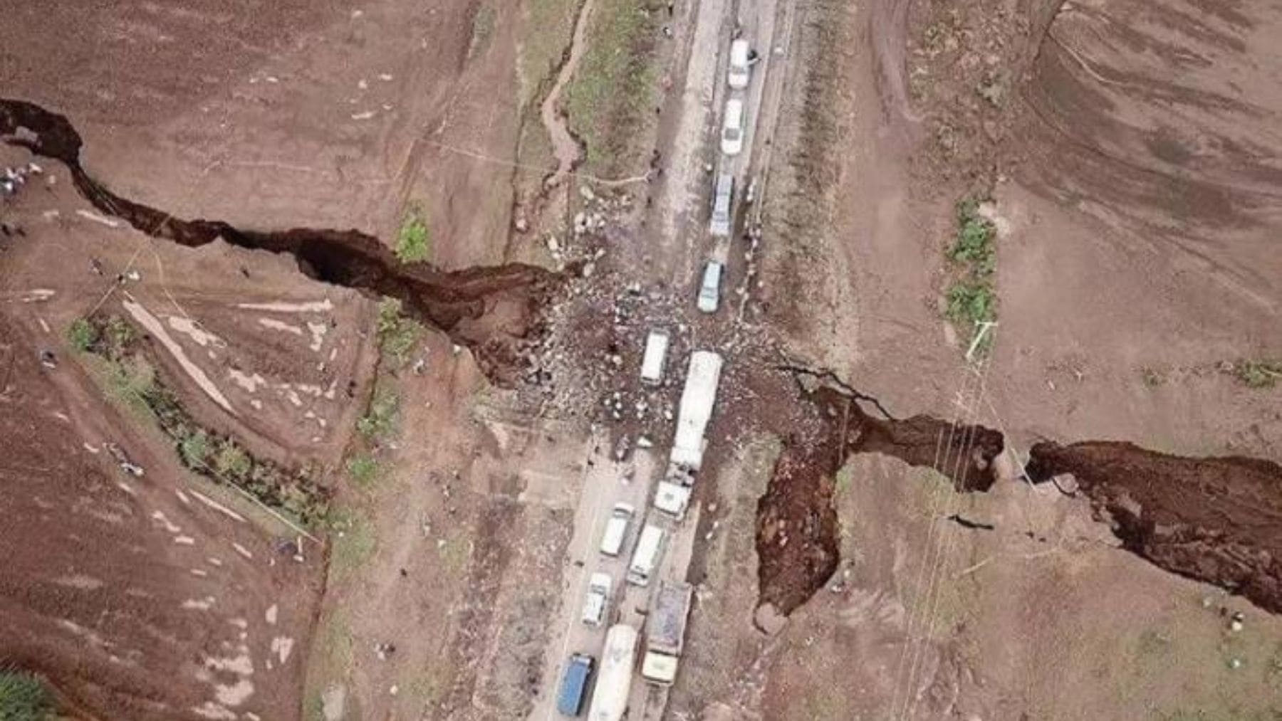 Gran grieta del Rift africano asociada a la posible fragmentación tectónica de la Tierra en Zambia.