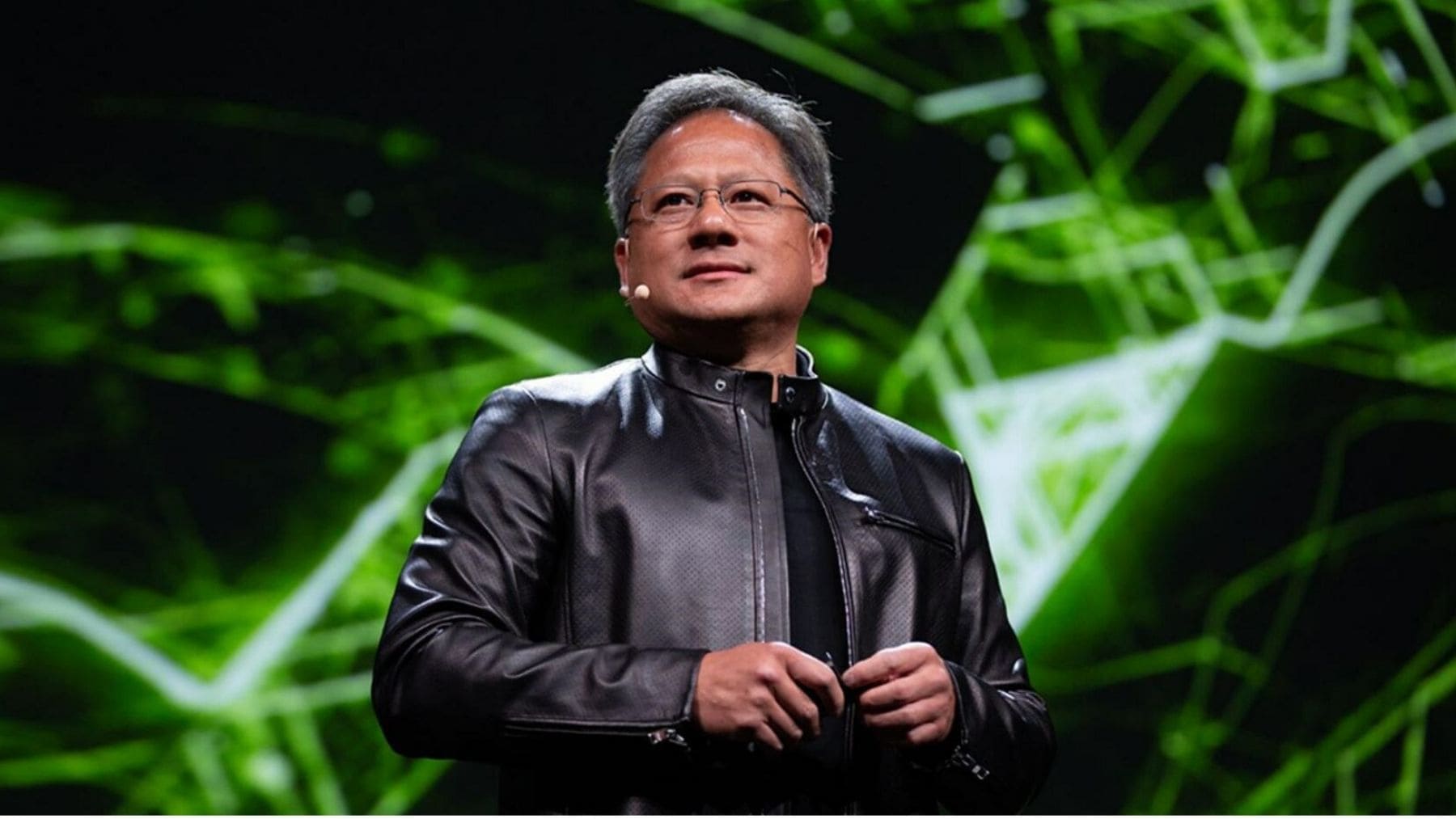 Jensen Huang durante una conferencia de NVIDIA sobre inteligencia artificial y futuro energético.