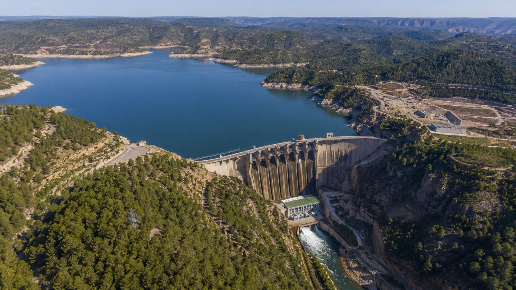Vista aérea de la central hidroeléctrica reversible Cortes-La Muela en Valencia