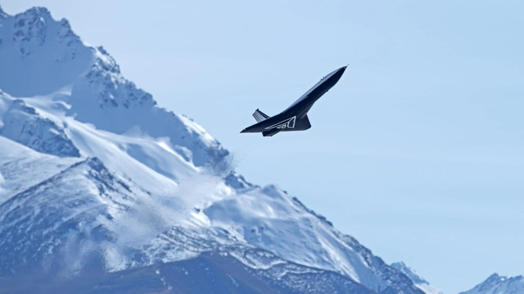 Avión cohete Aurora Mk-II de Dawn Aerospace volando sobre Nueva Zelanda tras superar la barrera del sonido.