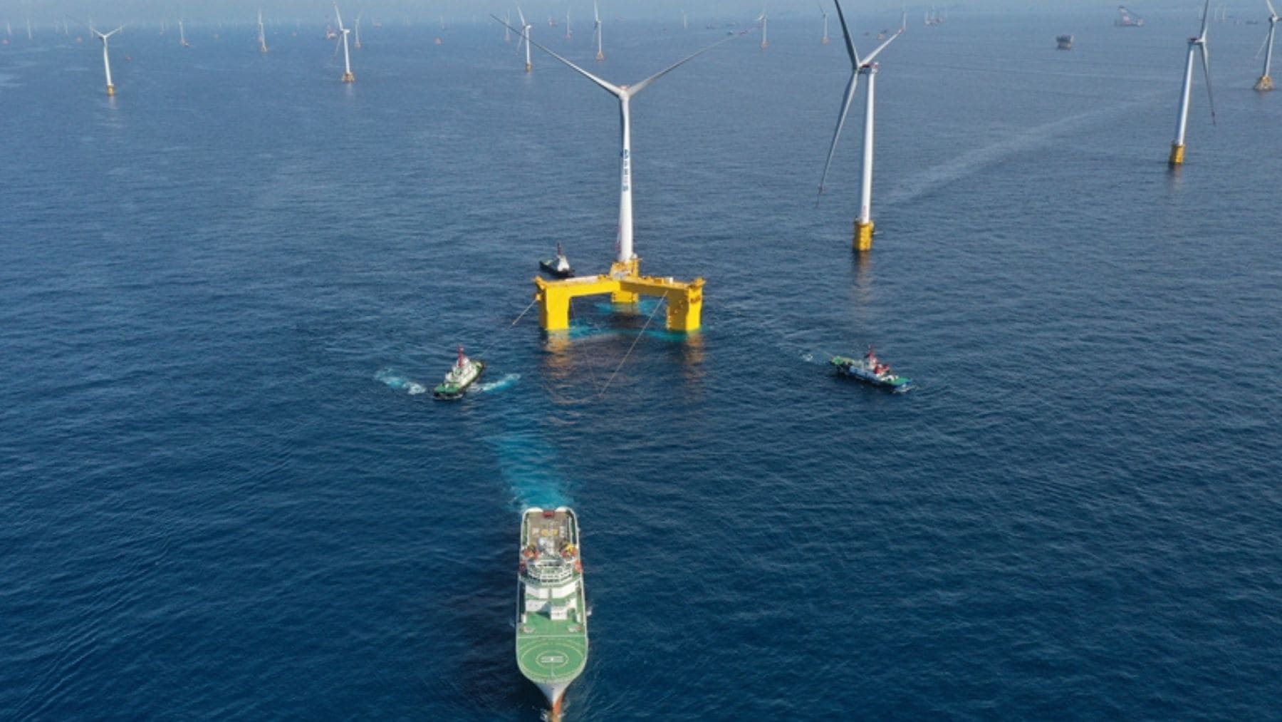 Mayor aerogenerador flotante del mundo de 16 MW instalado por China Three Gorges frente a la costa de Guangdong
