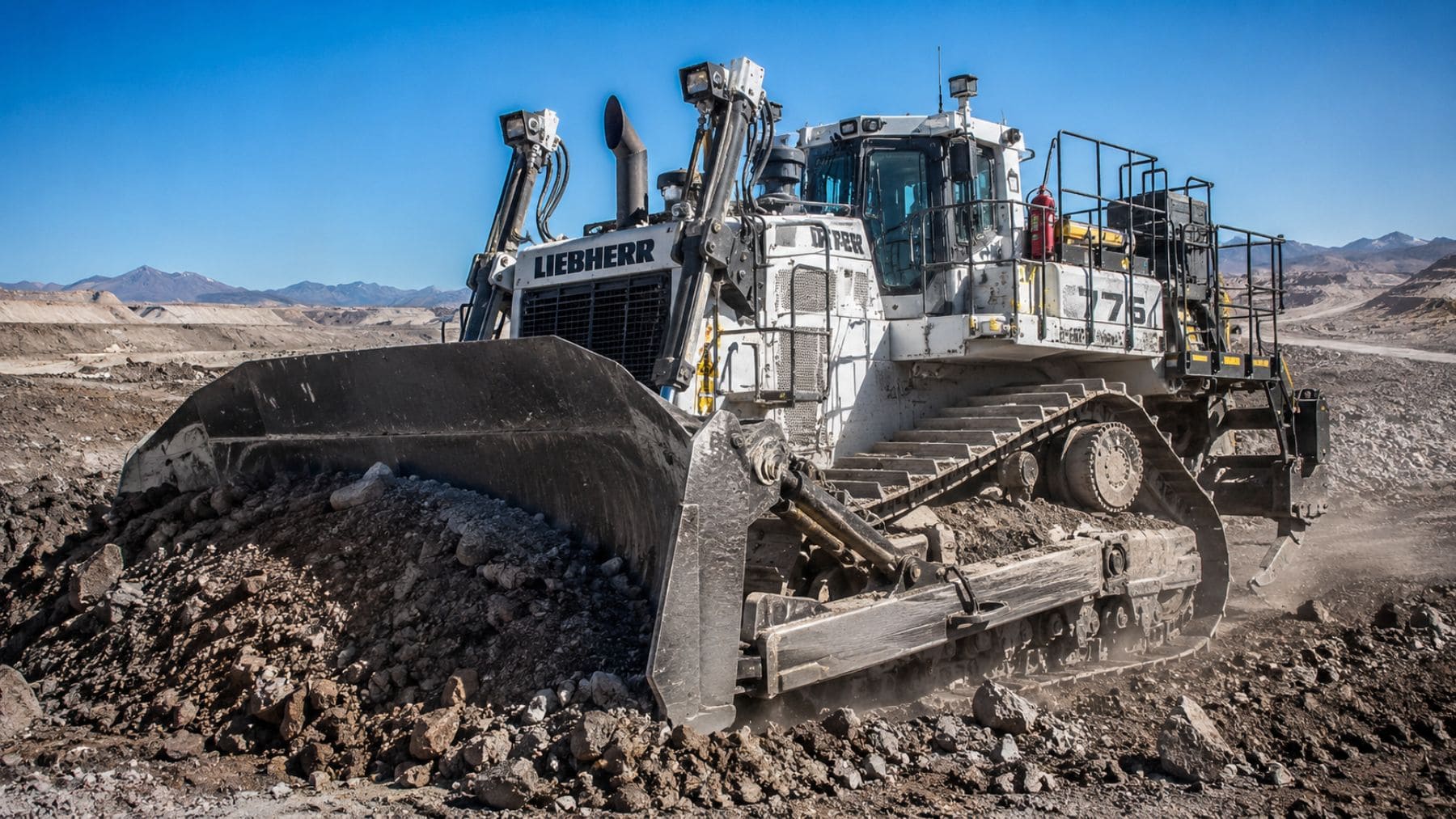 Bulldozer hidrostático Liebherr PR 776 G8 trabajando en una mina con motor diésel V12 y sistema de teleoperación.