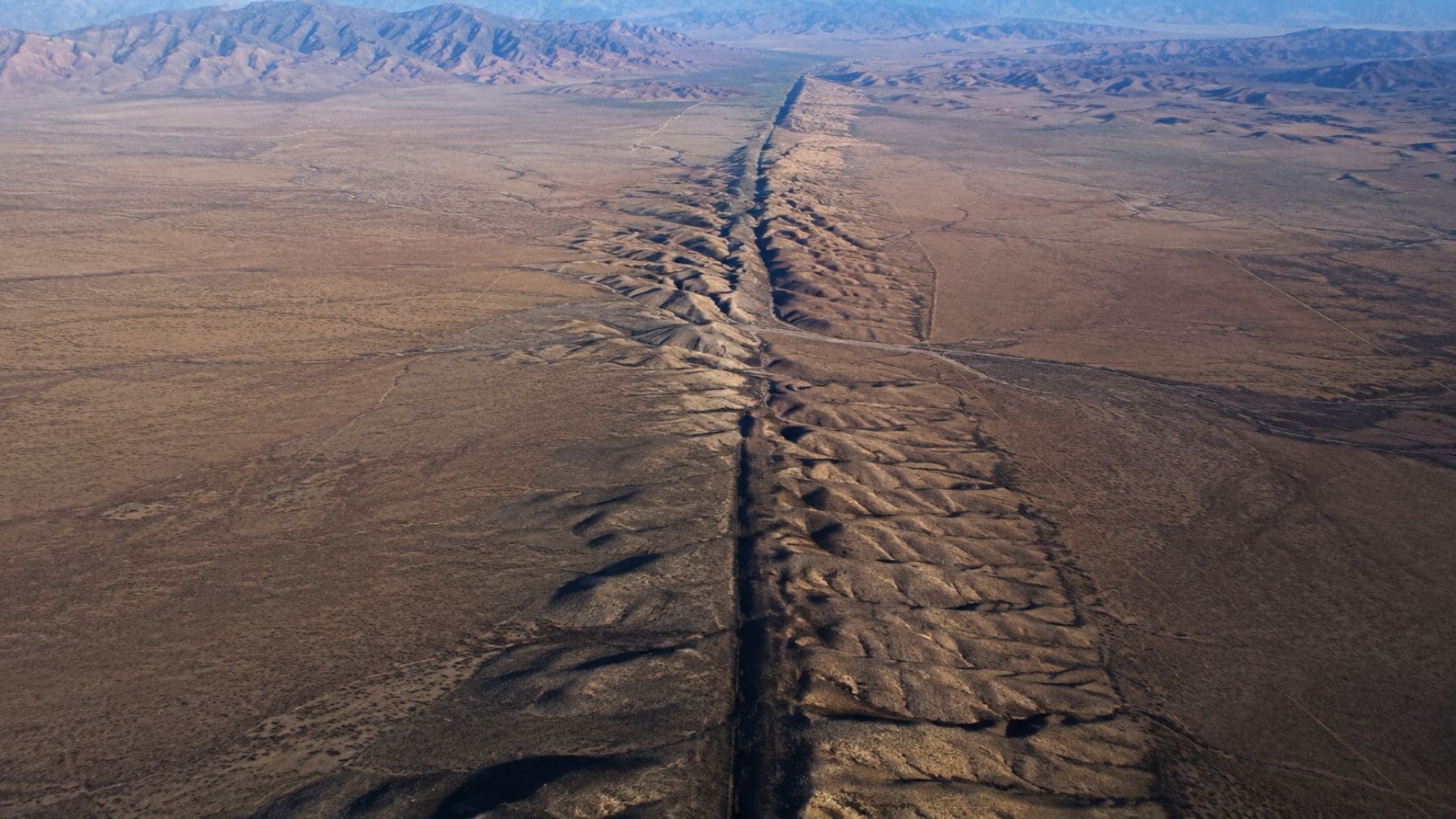 Vista aérea de la falla de San Andrés en California, donde un estudio científico detecta niveles históricos de tensión tectónica.