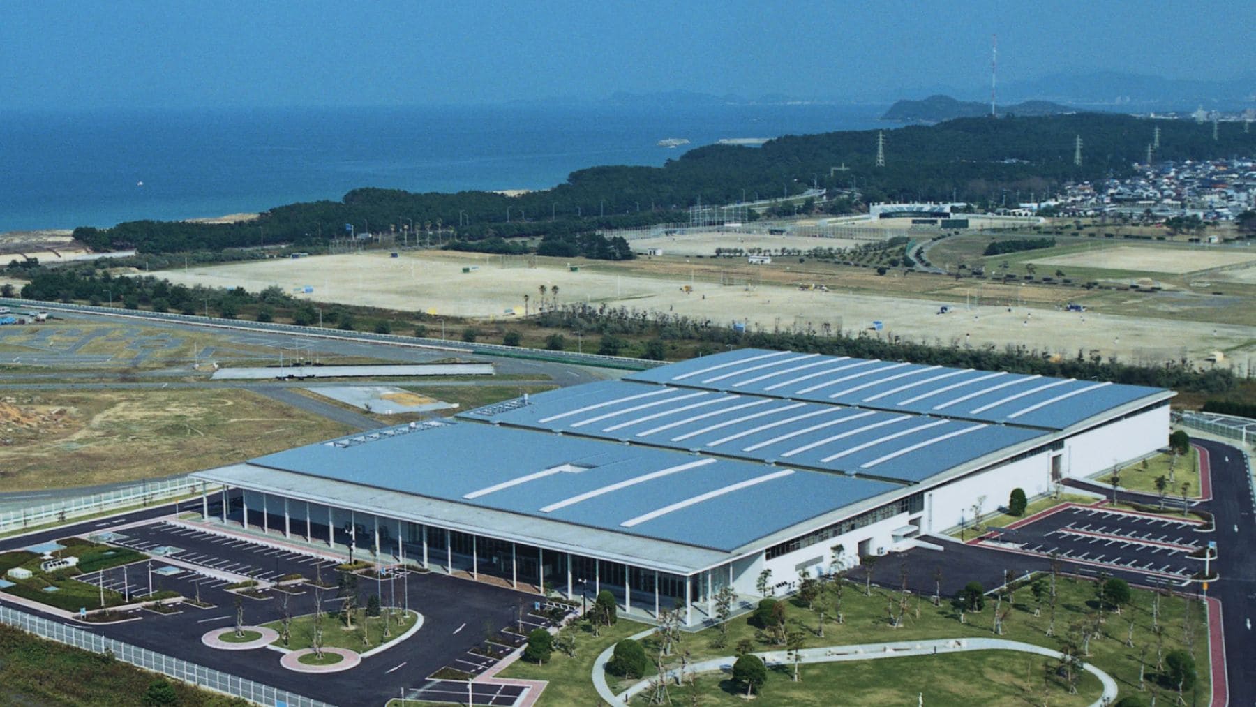 Vista aérea de la planta de desalinización Mamizupia en Fukuoka, Japón, donde opera una central de energía por gradiente de salinidad.