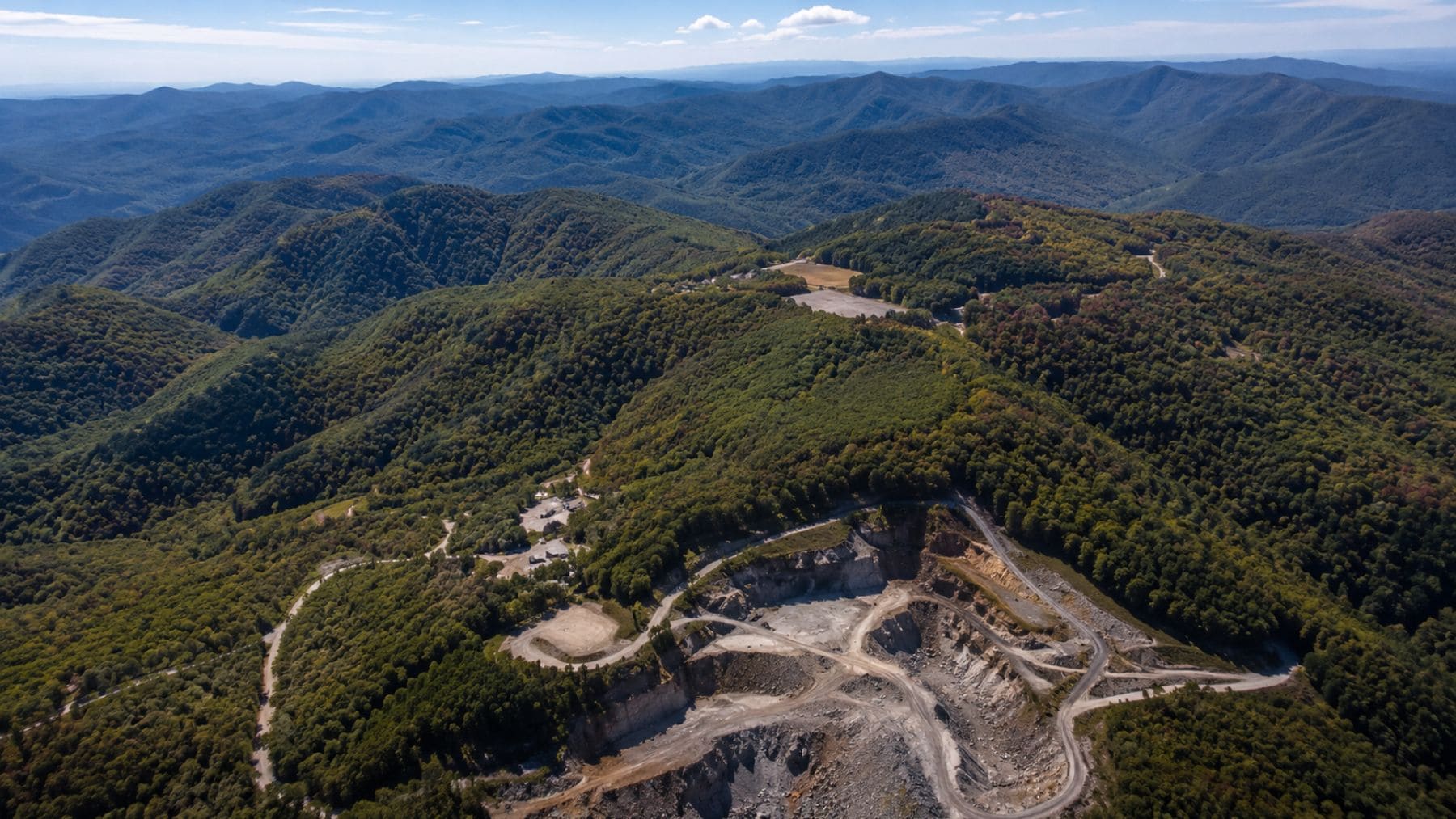 Vista aérea de una explotación minera en los montes Apalaches, donde EEUU ha identificado enormes recursos de litio.