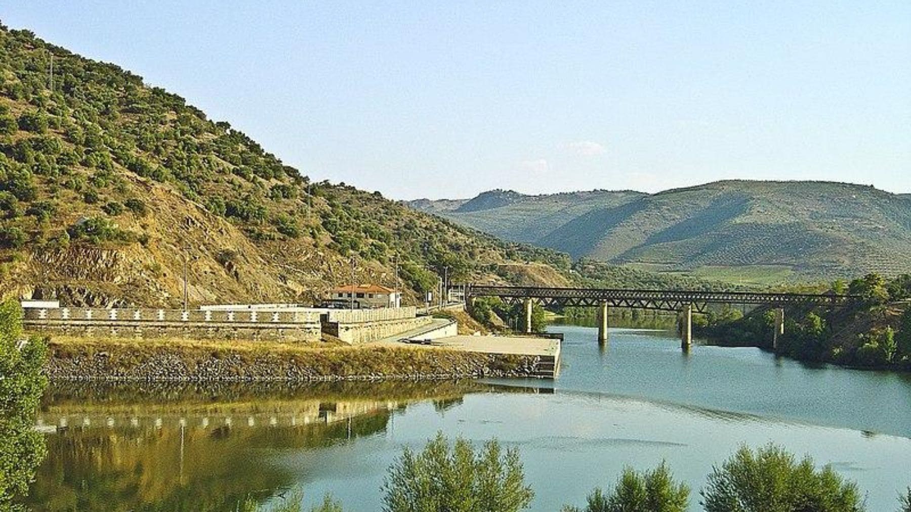 Puerto fluvial de Vega Terrón en La Fregeneda, Salamanca, punto de partida de cruceros turísticos hacia Oporto