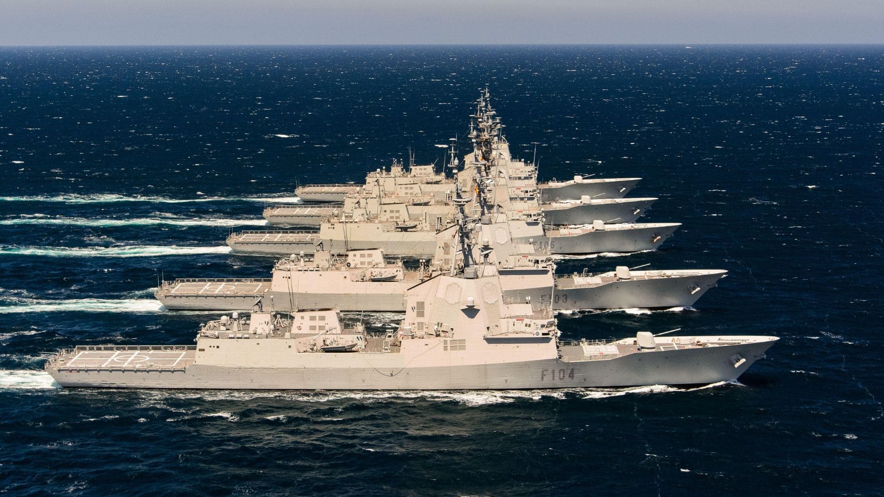 Fragatas F-100 de Navantia navegando durante unas maniobras de la Armada en plena expansión de la industria de defensa española