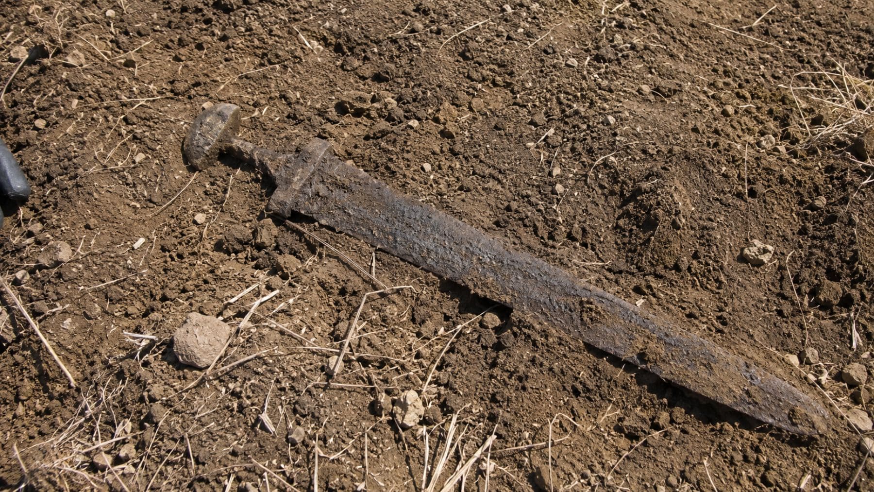 Espada vikinga de hierro de 1.200 años encontrada por un niño de 6 años durante una excursión escolar en Noruega