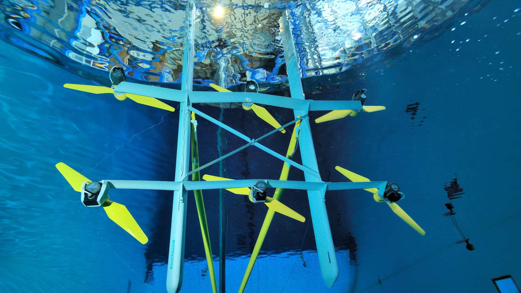 Prototipo de turbina de corrientes marinas probado en un tanque de agua